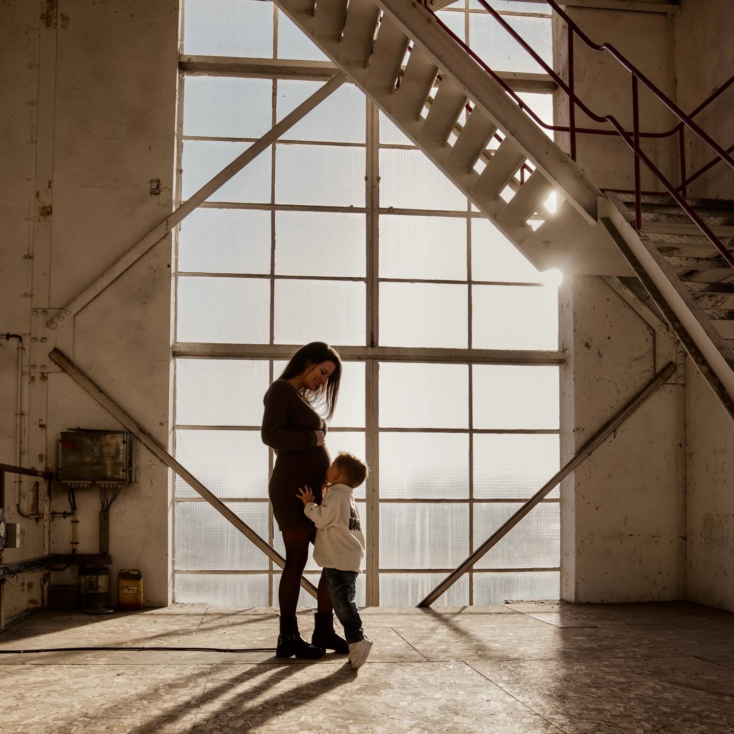 Hoe leuk! Dat gewoon IK jullie geheim al mag weten voor jullie het gaan delen 🥰. Ik krijg steeds vaker aanvragen voor een zwangerschaps aankondiging shoot. Heeeeeeel leuk om het al stiekem te weten 😁
#zwangerschapsaankondiging #zwangerschapsshoot #12wekenzwanger #allesflits #fotograafettenleur