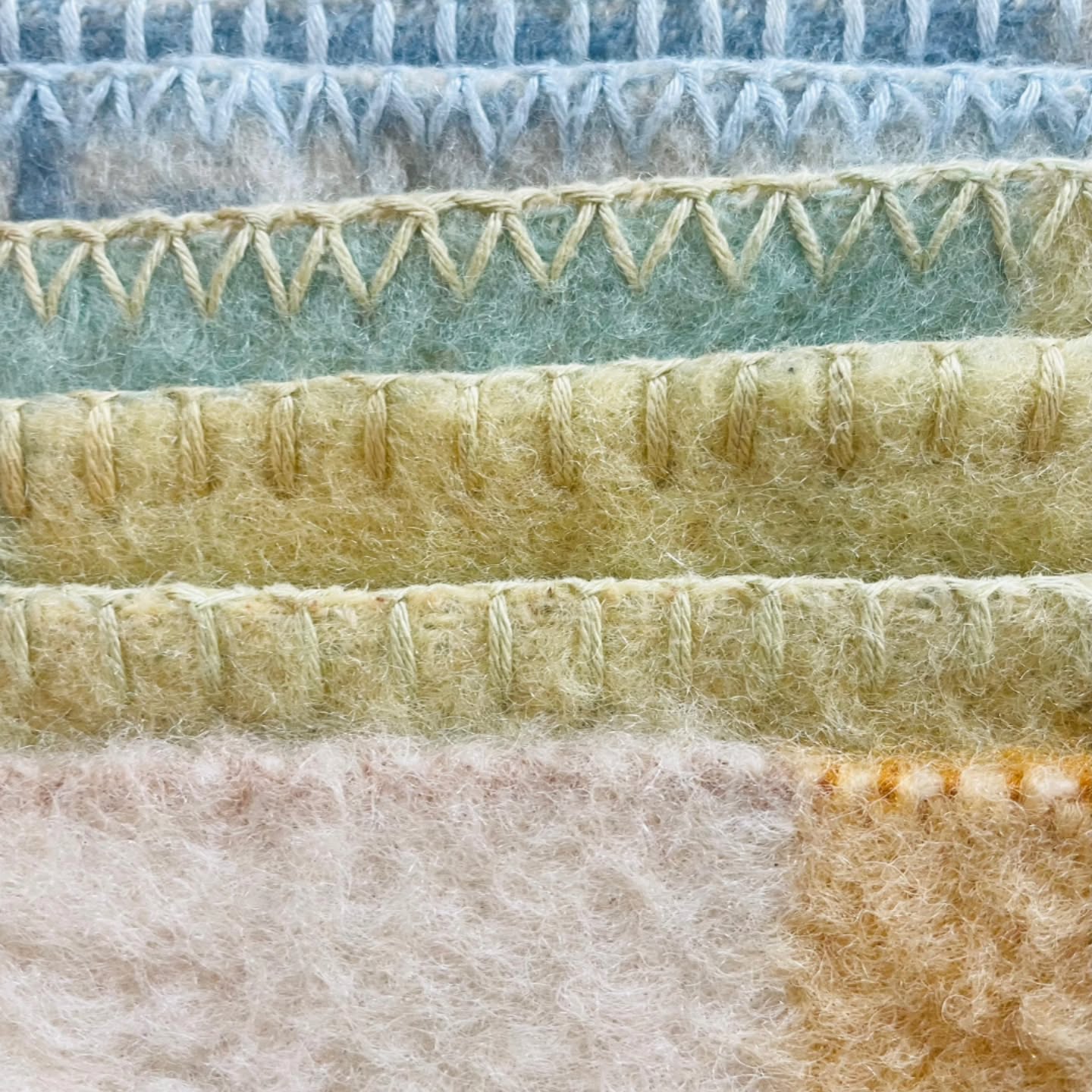 In love with the details and colors of our Wollo wool blankets 🐑