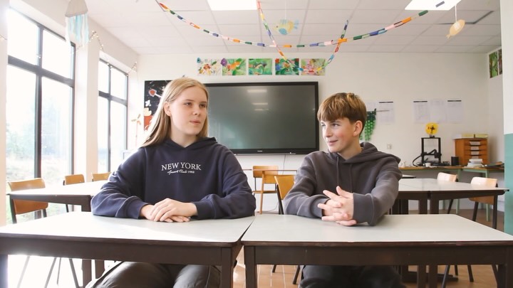 Overmorgen is het zo ver! Benieuwd wat wij zoal doen op het Einstein Atheneum? Kom langs op onze interactieve opendeurdag en ontdek het zelf… Probeer uit, speel met ons mee, ga in gesprek en ervaar zelf hoe wij leren en groeien. We kijken ernaar uit om jullie te verwelkomen 🙌🏻
7 maart - Oostakker (Wolfputstraat 38)
14 maart - Evergem (Hofbilkstraat 21)
Steeds 10-16u