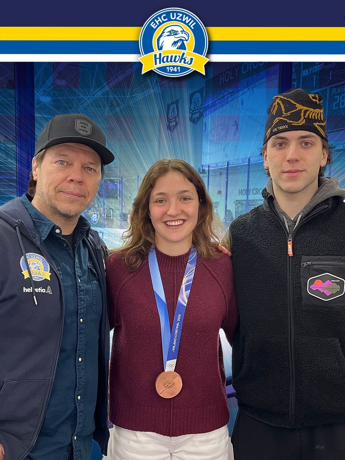 „Uzwiler Treff“ in Worcester🇺🇸 Unser Goaliecoach Matthias Müller besuchte kürzlich seinen Sohn und unseren ehemaligen Nachwuchskeeper Matteo, der seit dieser Saison für die Worcester Junior Railers auf dem Eis steht. Dabei trafen sie unsere ebenfalls ehemalige Nachwuchsspielerin und frisch gebackene Olympia-Bronze-Gewinnerin Naemi Herzig. Auch sie spielt seit dieser Saison in Worcester – nämlich für das College of the Holy Cross. Wir wünschen euch beiden weiterhin eine erfolgreiche Saison🙌
#ehcuzwil #ehcuzwilhawks #younghawks #stolz #MirSindÜberall