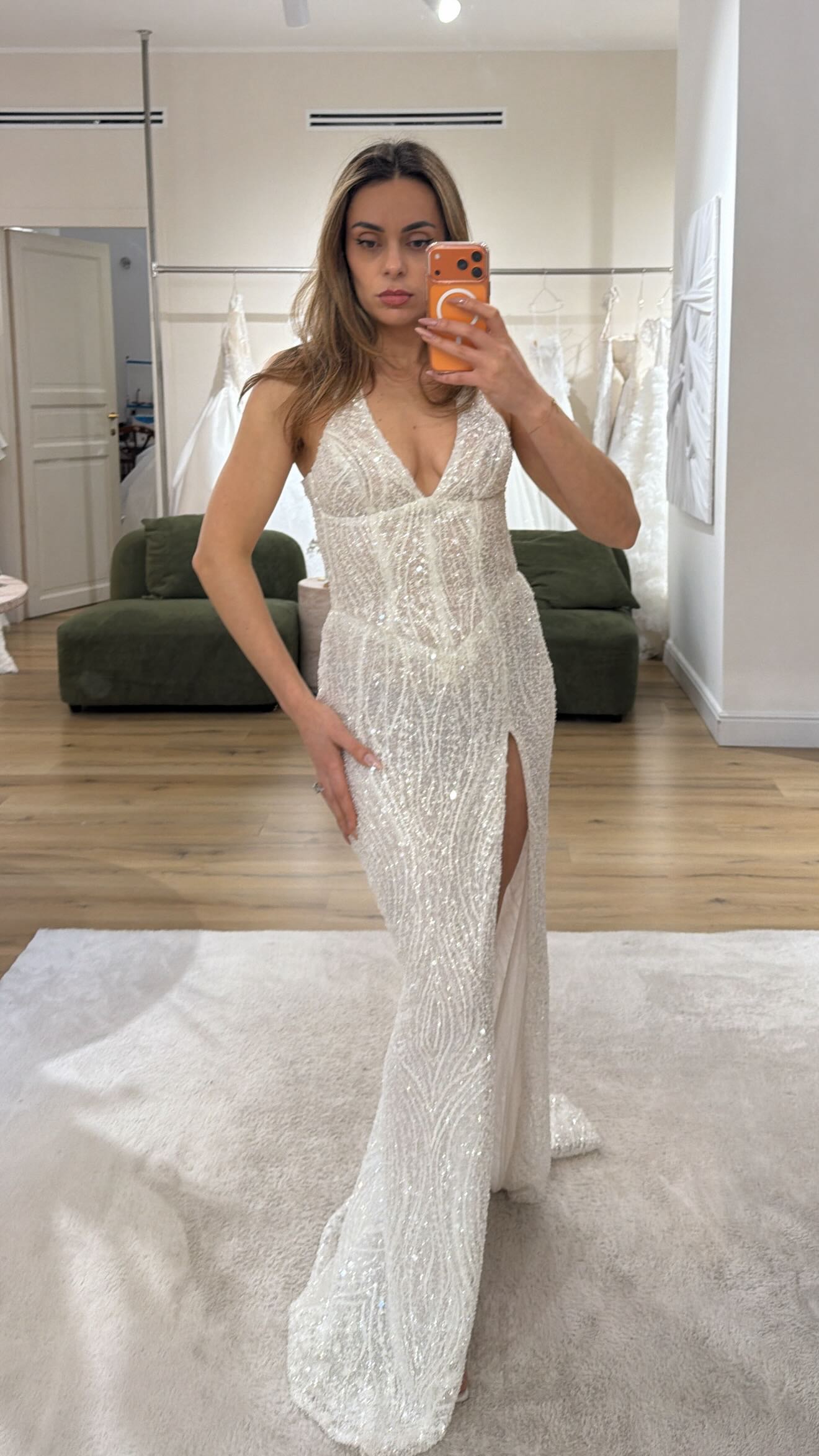 ✨ABITO A NOLEGGIO PER 4 GIORNI ✨
Venite a trovarci sul nostro profilo ,per scoprire tutti i gli abiti da sposa e non solo ,disponibili al noleggio 💍👰
E mi raccomando non dimenticate di SEGUIRCI !!
Per non perdere tutti i nuovi modelli che pubblichiamo sempre in anteprima su insta !!
Per qualunque domanda e per sapere come funziona il servizio basta andare sul nostro sito (link in bio) o molto più semplicemente scriverci in DM ❤️
#abitosposanoleggio#cambioabitosposa#noleggiosposamilano#shortbridaldress#abitianoleggio