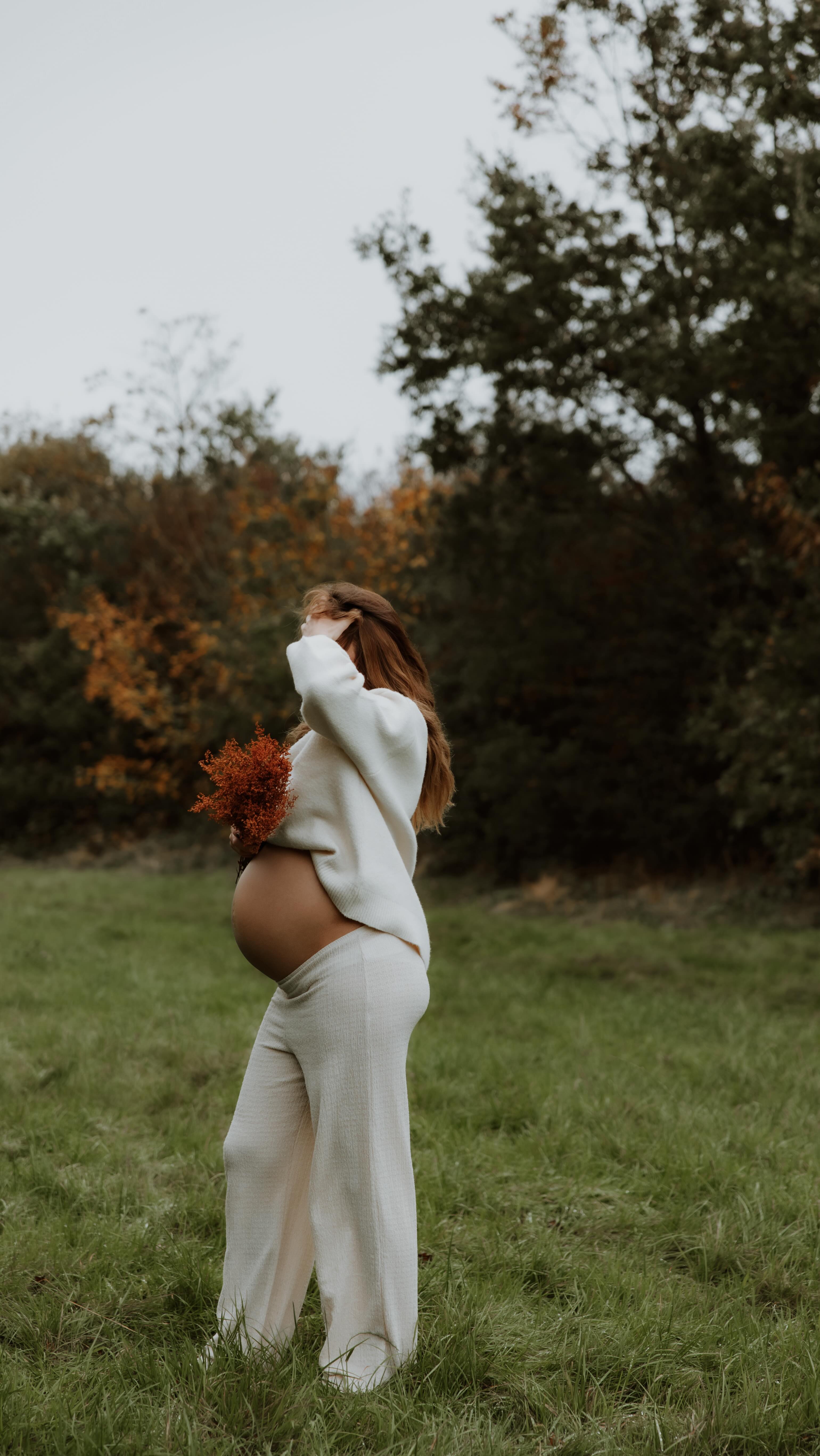 The oh so glamorous life of a photographer 🤪🙌🏻
That blow up mattress nearly got the better of me. But I refused to stand defeated.
Back in the studio now, I always feel a bit sad when a pop up ends. The excitement of it all makes me want that feeling to last forever 🥹🫶🏻 plus I was in love with all that glorious natural light that floods into @babyandme_eastsussex 😍❤️
But for those who would like some Mother’s Day photos and missed out. You can book a studio/outdoor or even a home session via the link in my bio. You are welcome to request the bed set up if you wish but I may get a new box for it to go back in next time 🤪🙌🏻
#hastingsphotographer #photographer #hastingseastsussex #bexhillonsea #behindthescenes