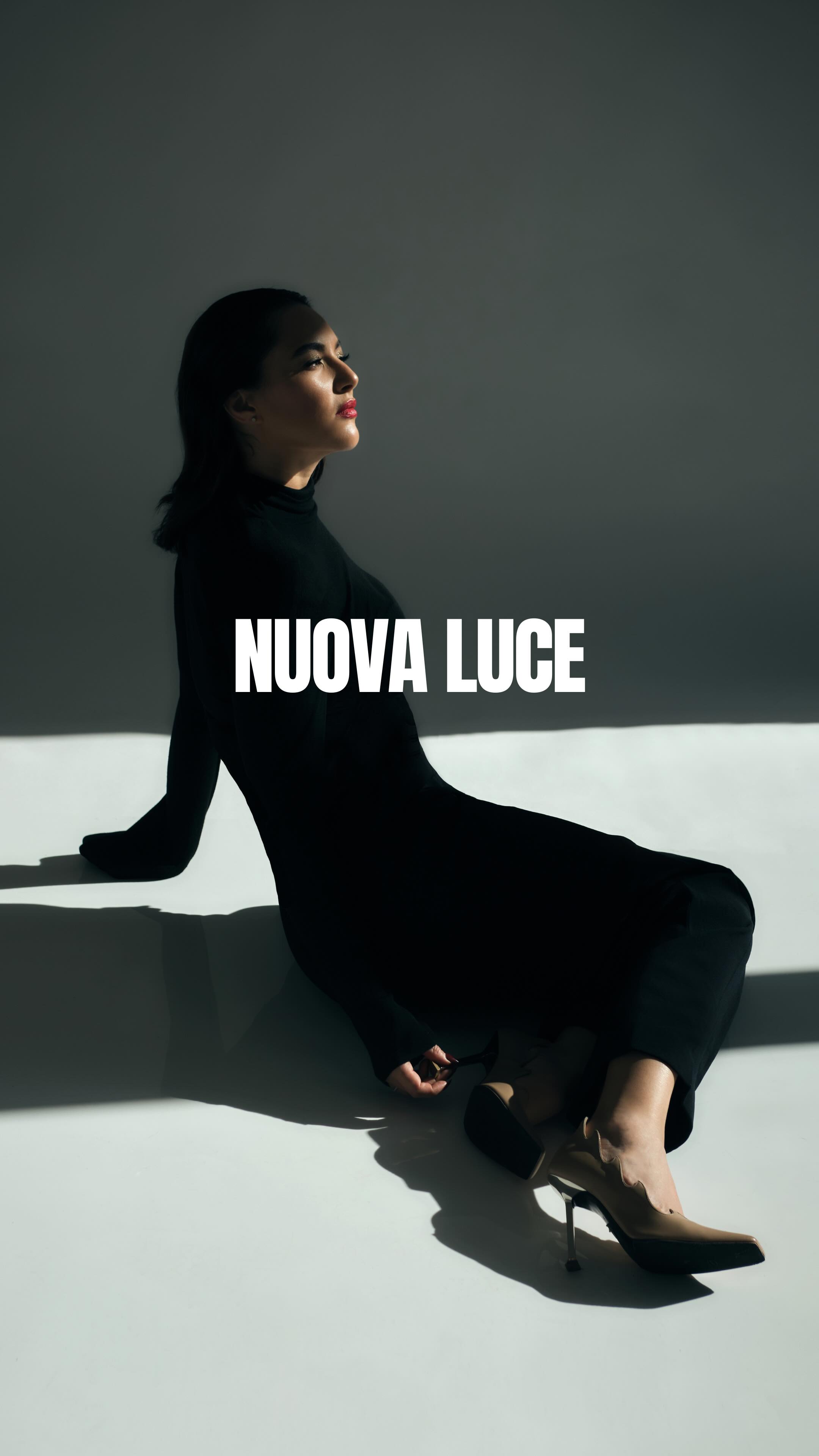 Nuova luce,
nuova stagione,
nuova energia ✨
La luce brillante del primo pomeriggio in primavera è una luce che vibra.
Definisce i contorni senza appesantire,accende i riflessi, porta freschezza e intensità nello stesso momento.
Nessun effetto speciale, ma solo la luce giusta. ✨
💭 Se anche tu non sai qual è la luce che potrebbe rappresentarti di più in foto, scrivimi in privato, ti aiuto io!
📸 @jungle_kia
💎 @rajae_bezzaz
💄 @danielarotarumakeup
#ritrattiemozionali #ritrattofotografico #daylight
