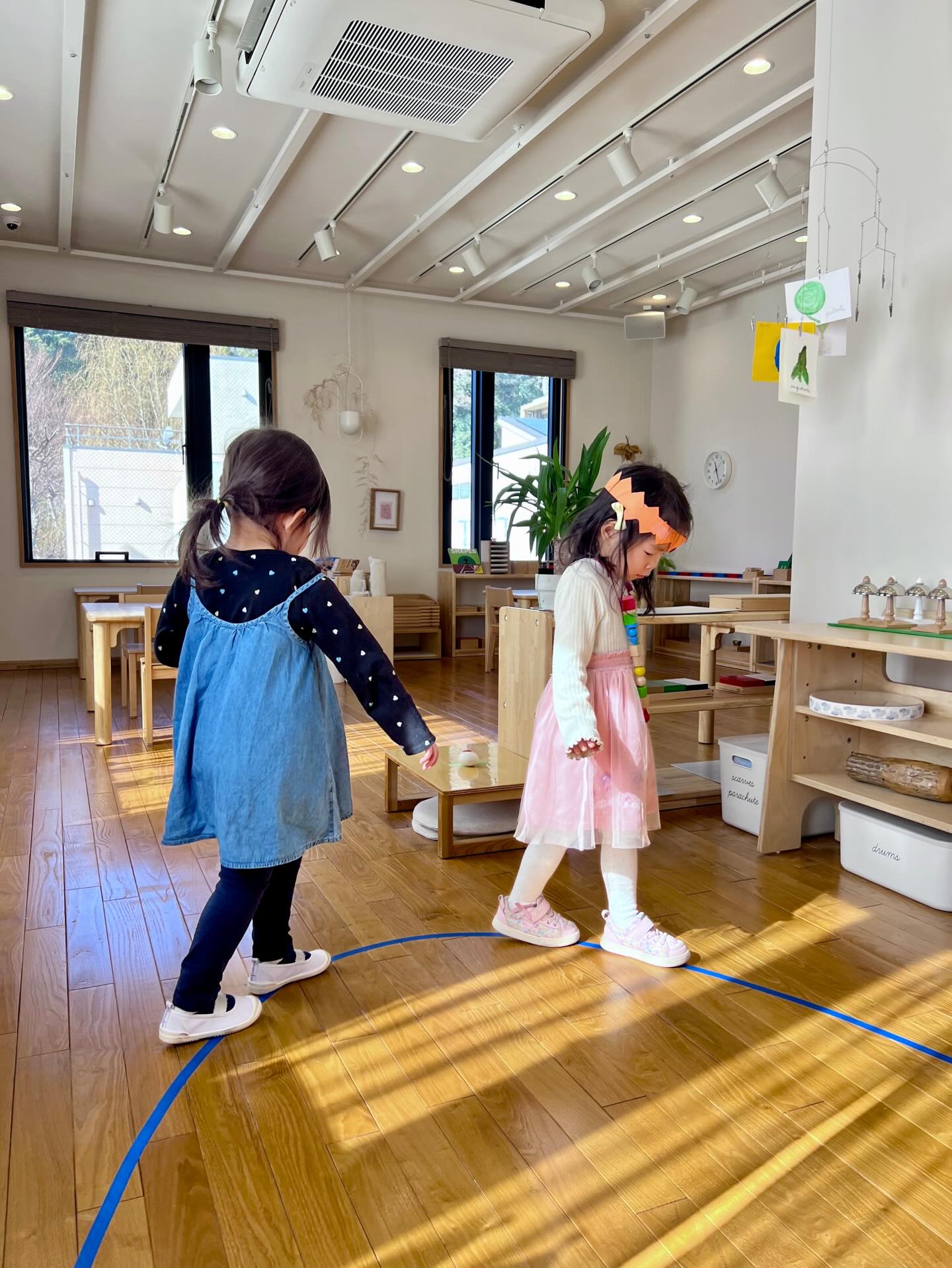 A calm environment helps children settle into their work with confidence. Gentle morning routines, familiar materials, and warm greetings create a sense of safety that allows independence to flourish.
Save for calm classroom inspiration!