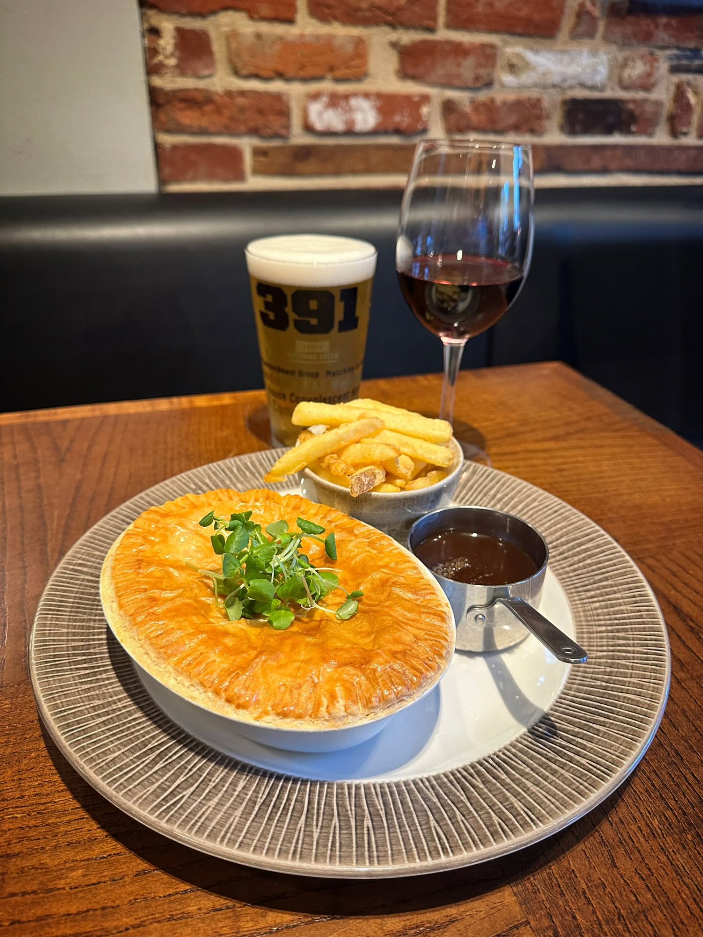 Celebrate British Pie Week π₯§π¬π§ with our special pie offer! Available next week - Wednesday to Friday.
Pie, chips, gravy and a drink* = Β£19.50
*Selected drinks