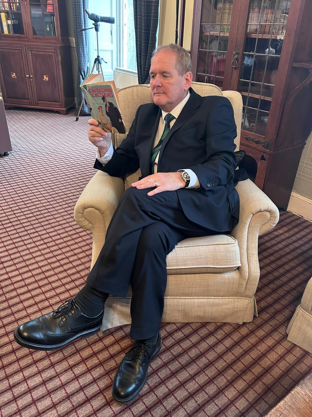 We kicked off World Book Day in style with some of our favourite teachers and staff taking in their favourite books, however it looks like we may have caught some of them preparing for their next class…look closely and you’ll see what we mean! 😆
@worldbookdaysocial