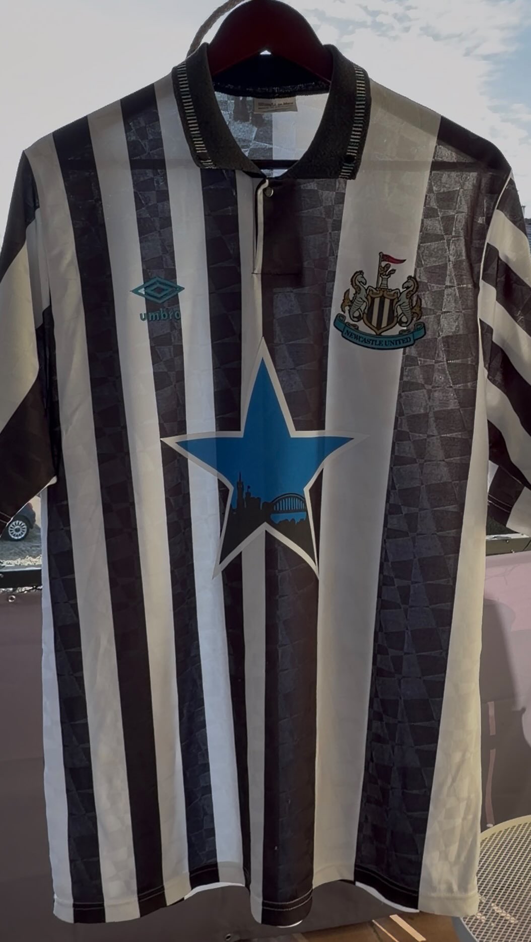 Thanks to @cuttingedgeshirts2 for this perfect flock Blue Star sponsor for my 1991-93 Newcastle United home shirt
One of our most iconic sponsors featuring the Silhouette of the city on the blue star of Newcastle Breweries
Let me know your thoughts.. is it a cool addition or do you think it’s better without?
#Trikot #restoration #football #newcastle #nufc