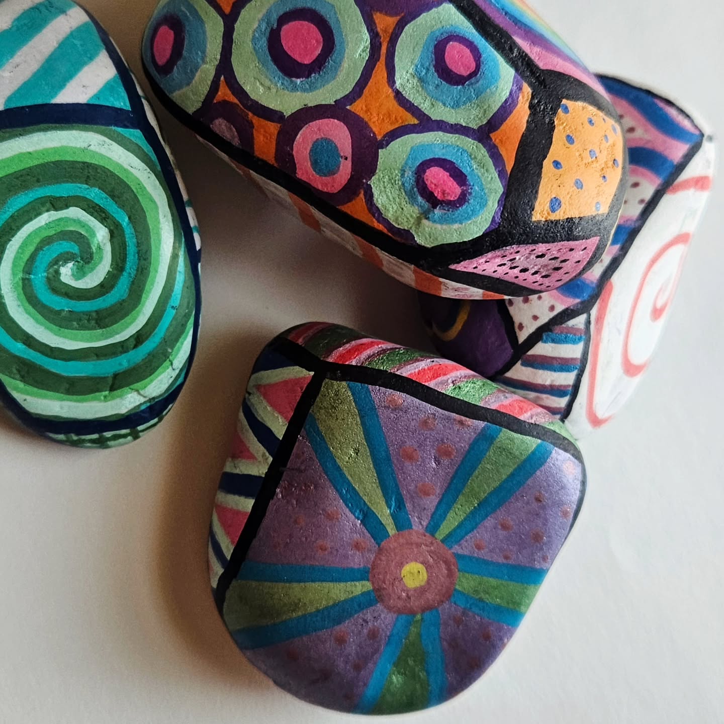 Mindful rock patterns are a fun activity to do with others. Simply trace each rock face in black outline, then add a pattern inside.
The rocks here are white caribbean garden rocks from hope depot. I love them because they're smooth and work well with paint markers!
#mindfulness #craftnight #burnoutrecovery
