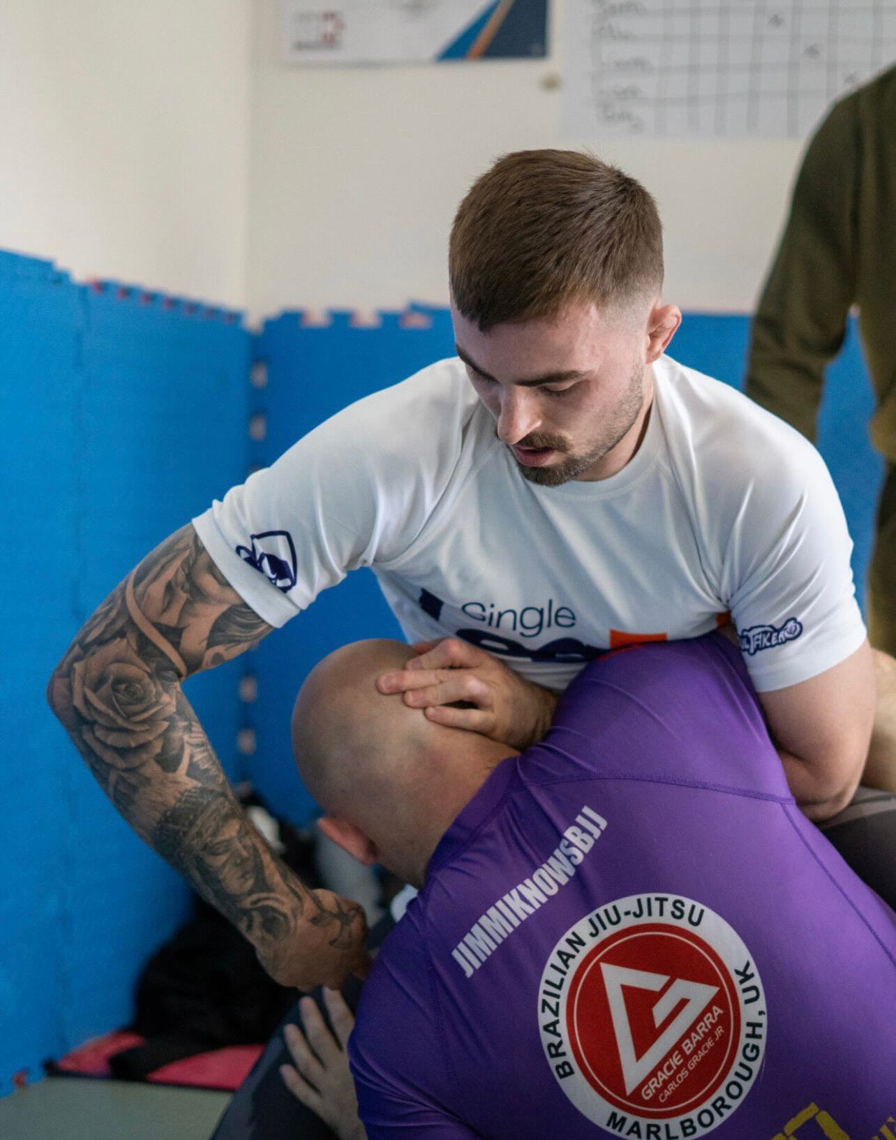 New class tonight! 🔥
After popular demand, our Wednesday 7:00–8:30pm slot is officially going NO-GI — and it’ll be led by the one and only @georgewolfe98
Expect fast-paced rounds, high-level technique, and a focus on clean transitions and control.. Whether you’re sharpening your takedowns, tightening your submissions, or just looking to level up your grappling — this is the room to be in.
No-gi. No excuses. See you on the mats.
#bjj #nogi #brazilianjiujitsu #baldock #hertfordshire