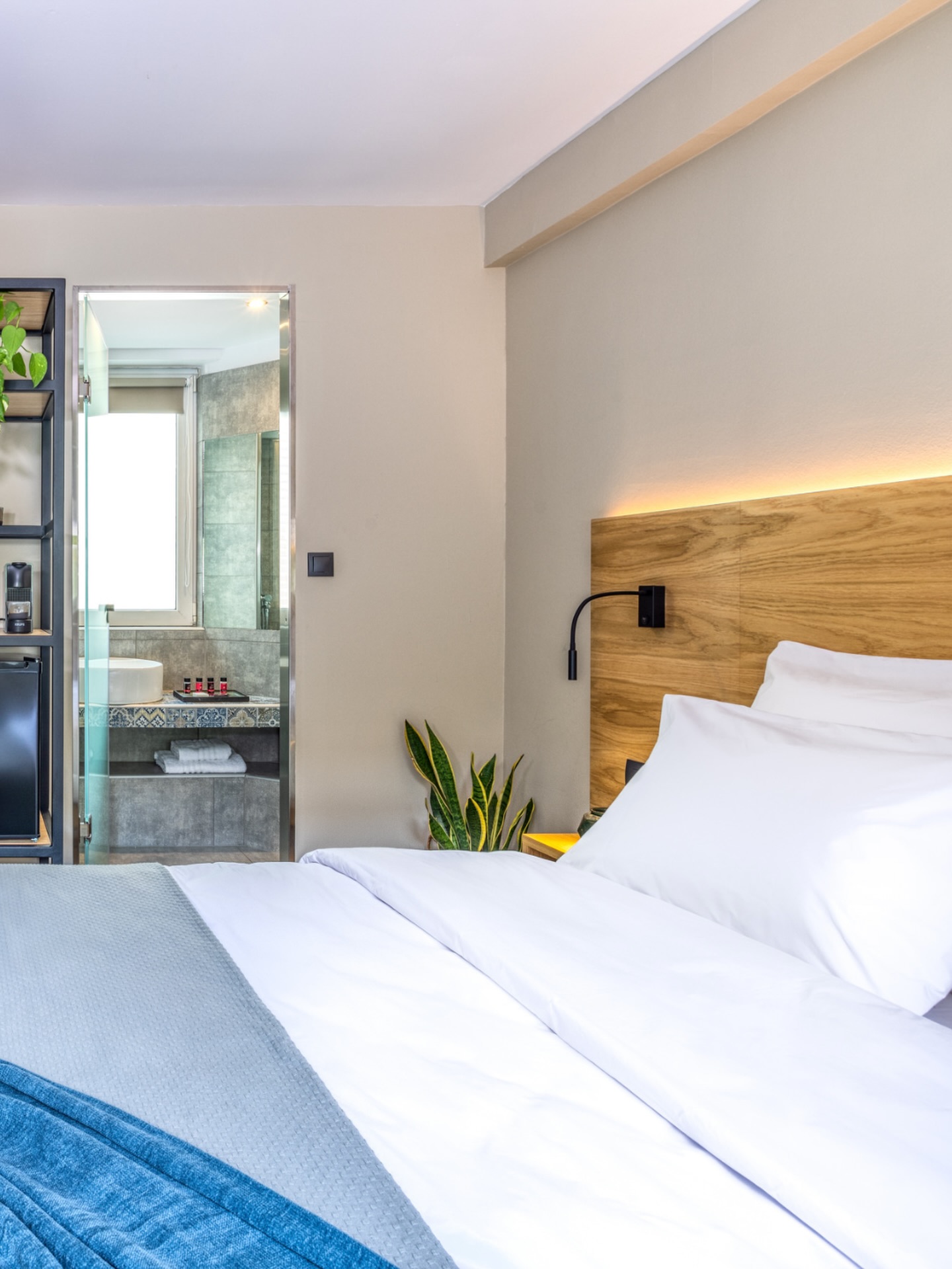 A corner of the Double/Twin Room 🌱
A room with a high quality mattress for a good night’s sleep and plenty of natural light to help you wake up energized.
🔗 Read more about the Double/Twin Room through the link in bio
#athens #athenshotels #hotelroom