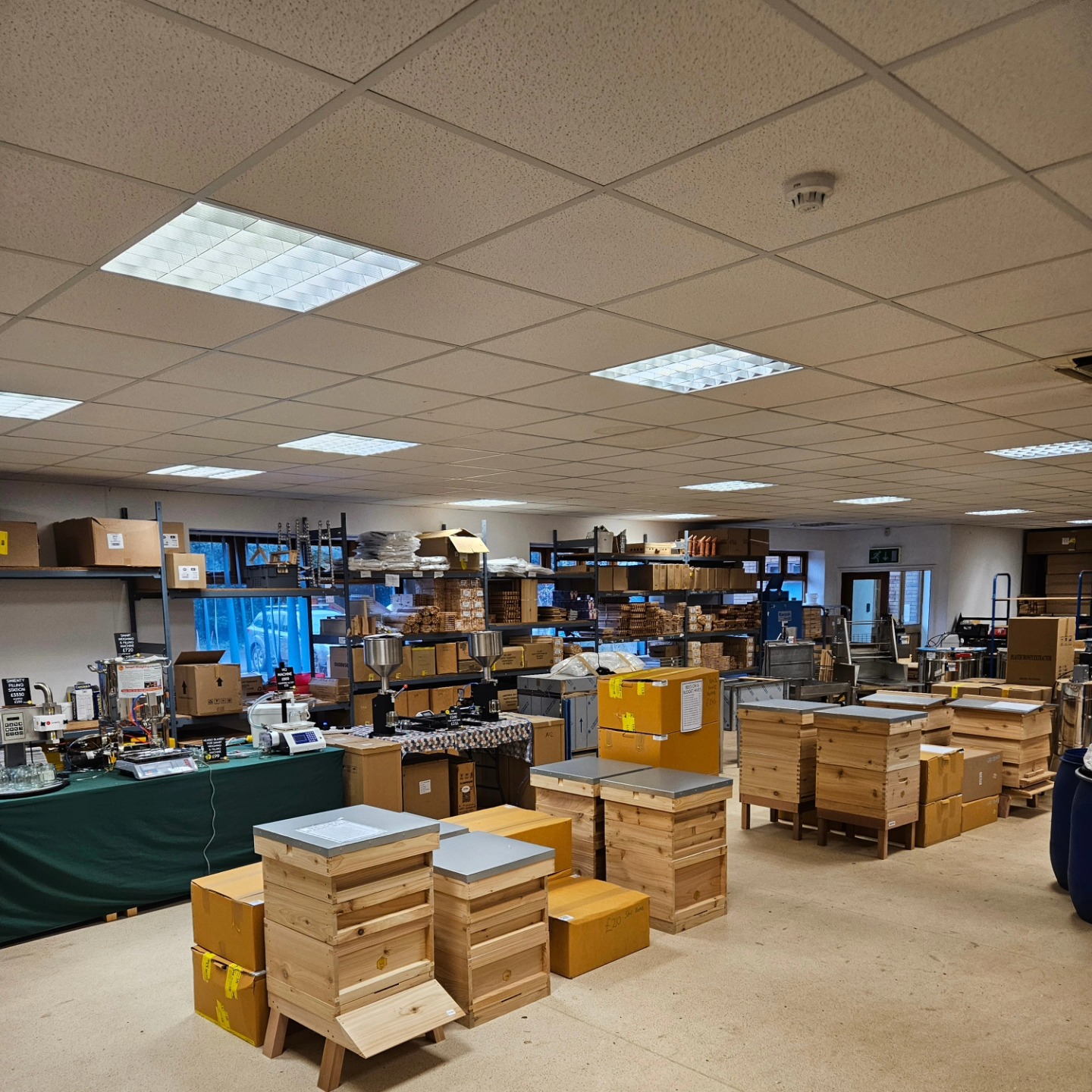 Annual trip to @ehthornebeehives this morning. Great event and tonnes to see for everyone who's got an interest in beekeeping.
#derwenthoney #honeybees #ehthornebeehives #bees #eatlocal #york #marketrasen #spendspendspend