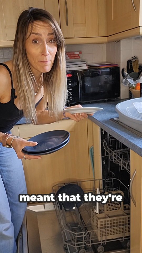 Overthinkers, where you at?! 🙋♀️
I know you spend hours replaying conversations you had in shops and re-reading texts wondering if you somehow pissed them off 😉
So let's put those skills to good use and go to TOWN analysing data that actually matters - your exercise and nutrition.
Track your food using a free tracking app, and note down your sets, reps and weights/time whenever you exercise.
Then analyse the hell out of it to work out how you can improve and where you wanna go next.
Now that's the kind of analysis I can get behind!
#overanalyzing #gymhumour #mumfitness #personaltrainerformums #strongmumsclub