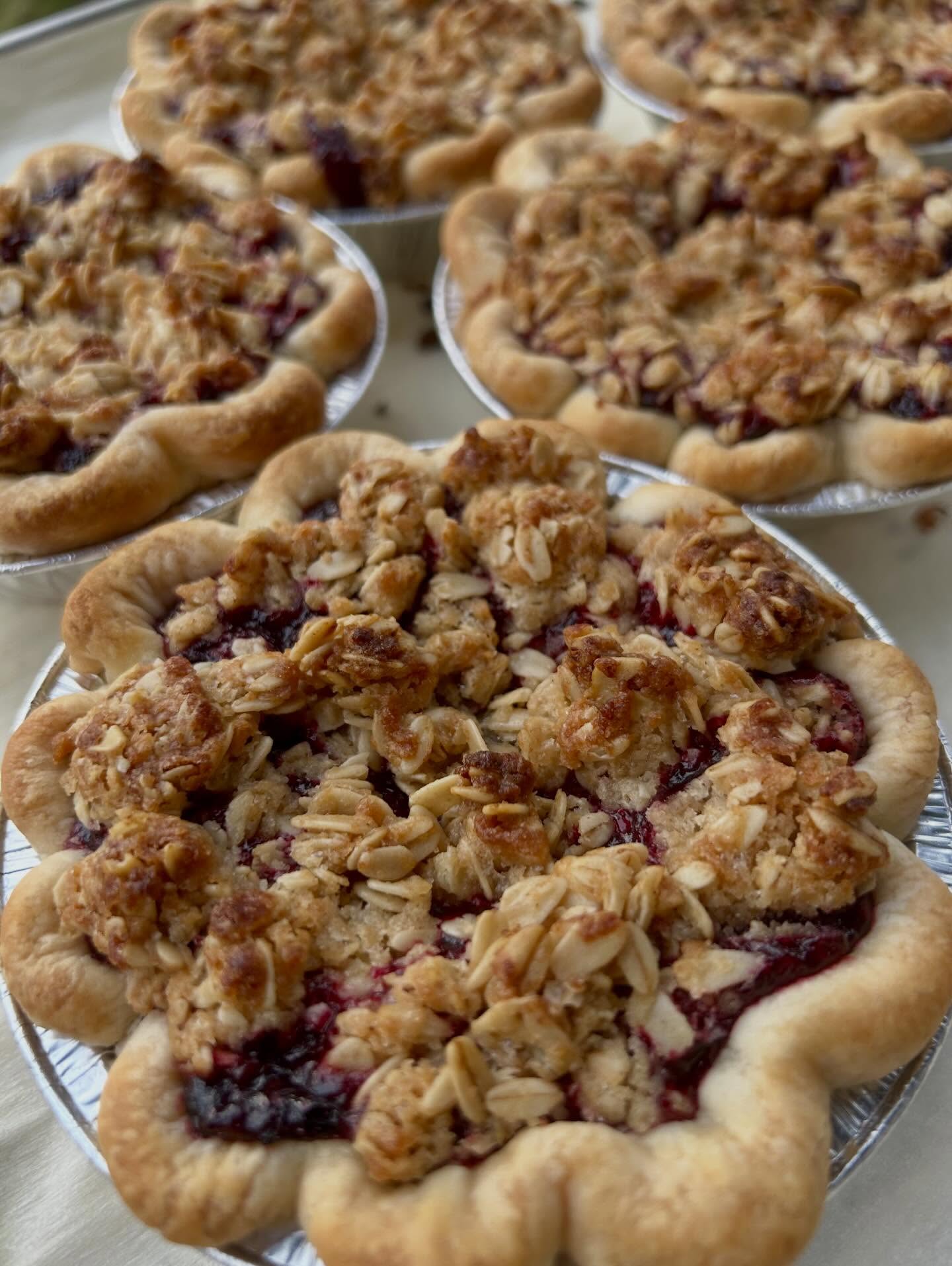 Razzleberry crumb mini pies @bexley_natural_market today, made with @thefarmsteadmarket blackberries, organic red raspberries, organic Marion berries, and topped with a buttery + brown sugar & oats crumble with just a hint of spice. Plus cinnamon and sugar crust cookies and freshly baked hand pies. Delicious. Enjoy! ❤️
You can find me this Sunday 3/8 @grandviewheightsfarmersmarket.
Pi Day is next Saturday 3/14; orders are open on the website, and I’ll be doing an extra special delivery next Friday @bexley_natural_market.
And thank you for all your purchases in February! Ohio Pies donated $400 to the mutual fund organized by Isabella @threebitesbakery, which ultimately raised over $42,000 to support our neighbors being targeted by i c e.
May we continue to find our collective power to fight the injustices and cruelty of this world.