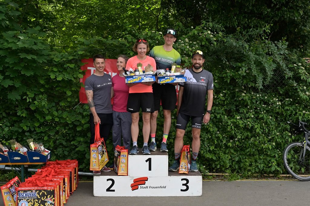 Die Tage werden länger, die Sonne zeigt sich öfter – und plötzlich ist sie wieder da:
Diese Motivation, rauszugehen. Zu trainieren. Schneller zu werden. Mach diesen Frühling zu deinem Startschuss für etwas Grosses.
Und genau jetzt stellt sich die Frage:
👉 Welcher Wettkampf wird mein Highlight in dieser Saison?
Natürlich der Triathlon Frauenfeld am 31.05.2026. Wir bieten dir gleich vier verschiedene Wettkampfdisziplinen – egal ob Einsteiger, ambitionierter Agegrouper oder Staffel-Team.
Hier findet jede:r die passende Herausforderung.
🔥 Jetzt anmelden und noch vom aktuellen Frühbucherpreis profitieren!
Anmeldung über Link in Bio oder über unsere Homepage.
#triathlonfrauenfeld #frühling #trainieren #swimbikerun