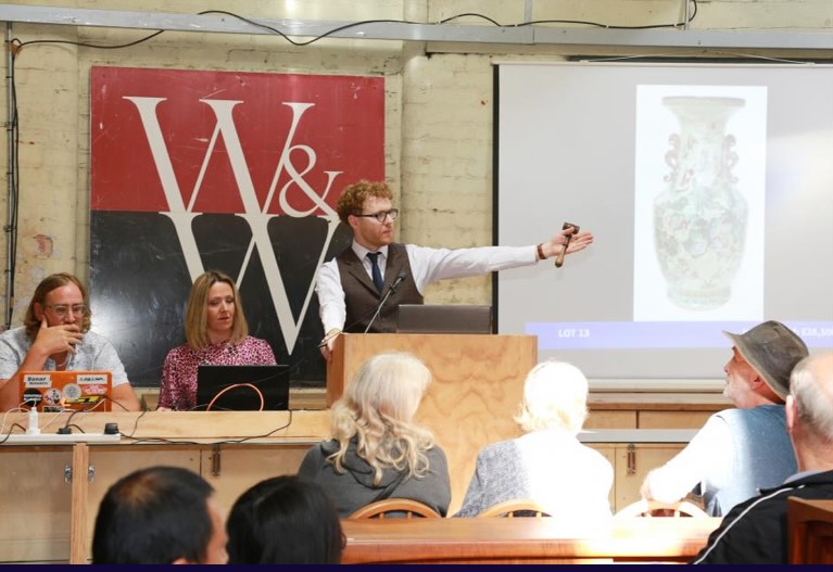 Have you got some treasures youāre thinking of selling?Look no further!
We will be hosting our next valuation day @craftybadgerchurchtown in conjunction with @warren_and_wignall_auctioneers next Tuesday 10th March You are invited to bring along your items to be valued with a view to selling at auction.
It will be held at Crafty Badger Art & Social 18 Botanic Road Churchtown ( previously Vintage Home) Appointments/enquiries can be made by contacting the office on tel 01772 369884