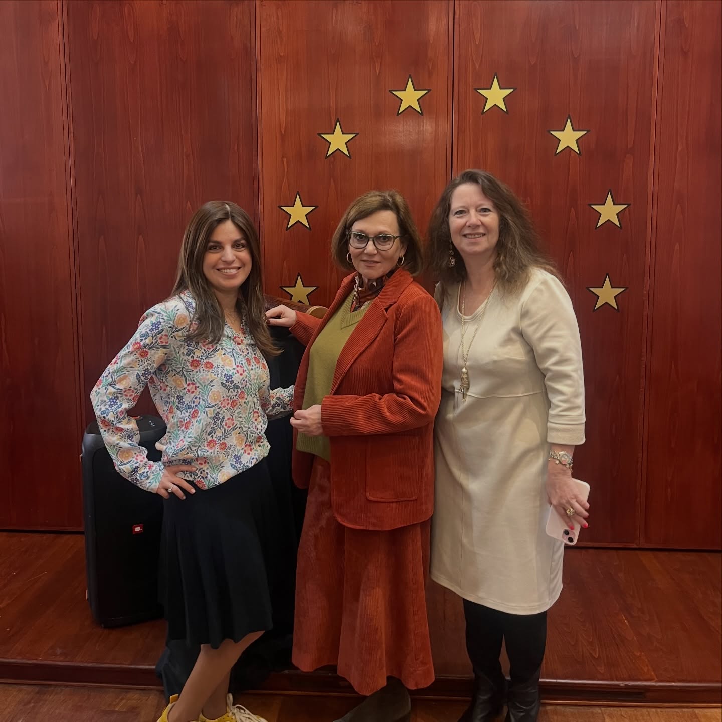 Aujourd’hui, nous avons célébré Purim dans une ambiance chaleureuse et pleine de joie 🎭✨à @ejcc.eu @nehamaavitawil
Nous avons eu l’honneur d’accueillir @firouzeh Nahavandi et @Eliane Schneider parmi nous.
Un grand merci à Firouzeh pour sa conférence passionnante sur la situation actuelle en Iran.
Merci à tous ceux qui ont participé à ce moment de partage et de réflexion 💛