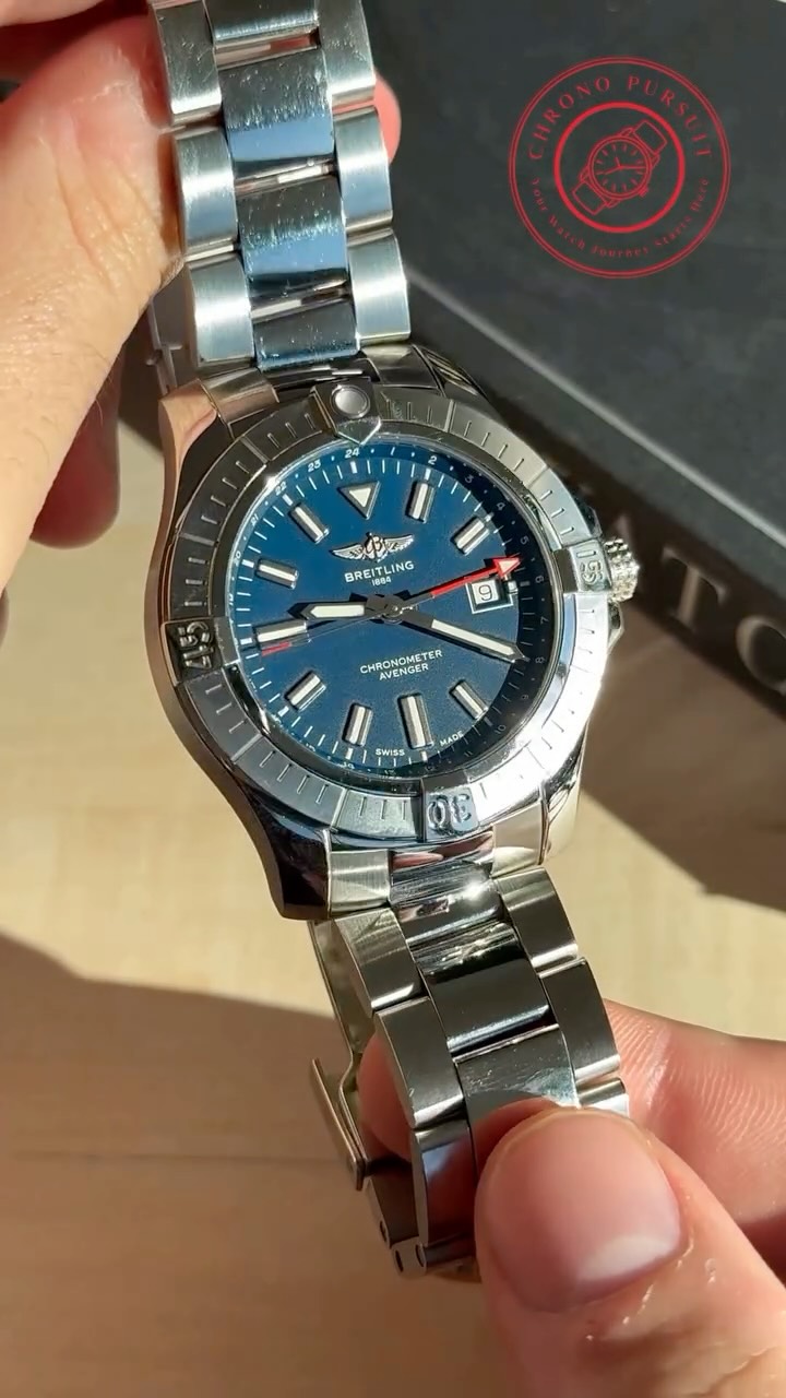 Ask Me Anything: What’s one of the best blue dial watches under $5k?
There’s something about the Breitling Avenger’s matte blue dial and red GMT hand that just pops. Paired with a robust, highly polished rotating bezel and a semi-polished bracelet, this watch reflects in every light ✨
⌚️: @breitling Avenger GMT
#watchfam #watchesofinstagram #watchcollector #breitling #watch