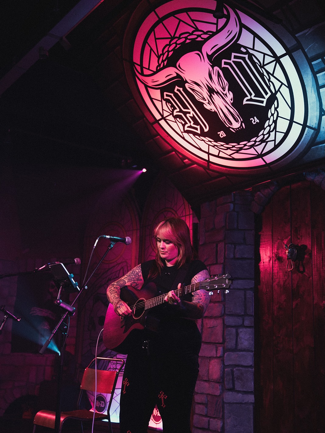 Absolutely adore these pics from the mega @janieblackheartphotography who smashed it at a VERY packed Stockport tour date at @holy_diver_sk last month 📸♥️
