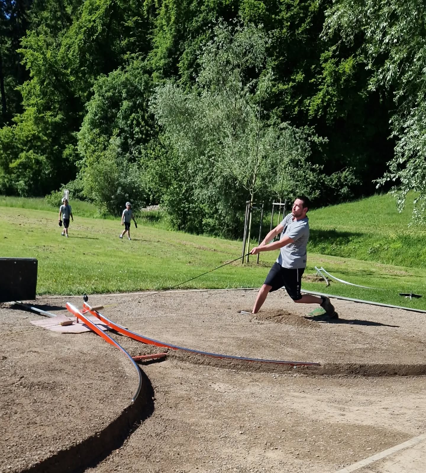 Heute trat unsere A-Mannschaft in Winterthur an. Leider lieĂen sowohl die Schlag- als auch die Riesleistung zu wĂŒnschen ĂŒbrig. Mit einem Nummero und 891 Schlagpunkten konnten wir keine Rangpunkte ergattern. Dennoch bleiben wir optimistisch und bereiten uns auf das kommende Wochenende vor, an dem wir sowohl am Samstag als auch am Sonntag ein Spiel bestreiten werden.
#Hornussen #Obergerlafingen #HGO #meisterschaft