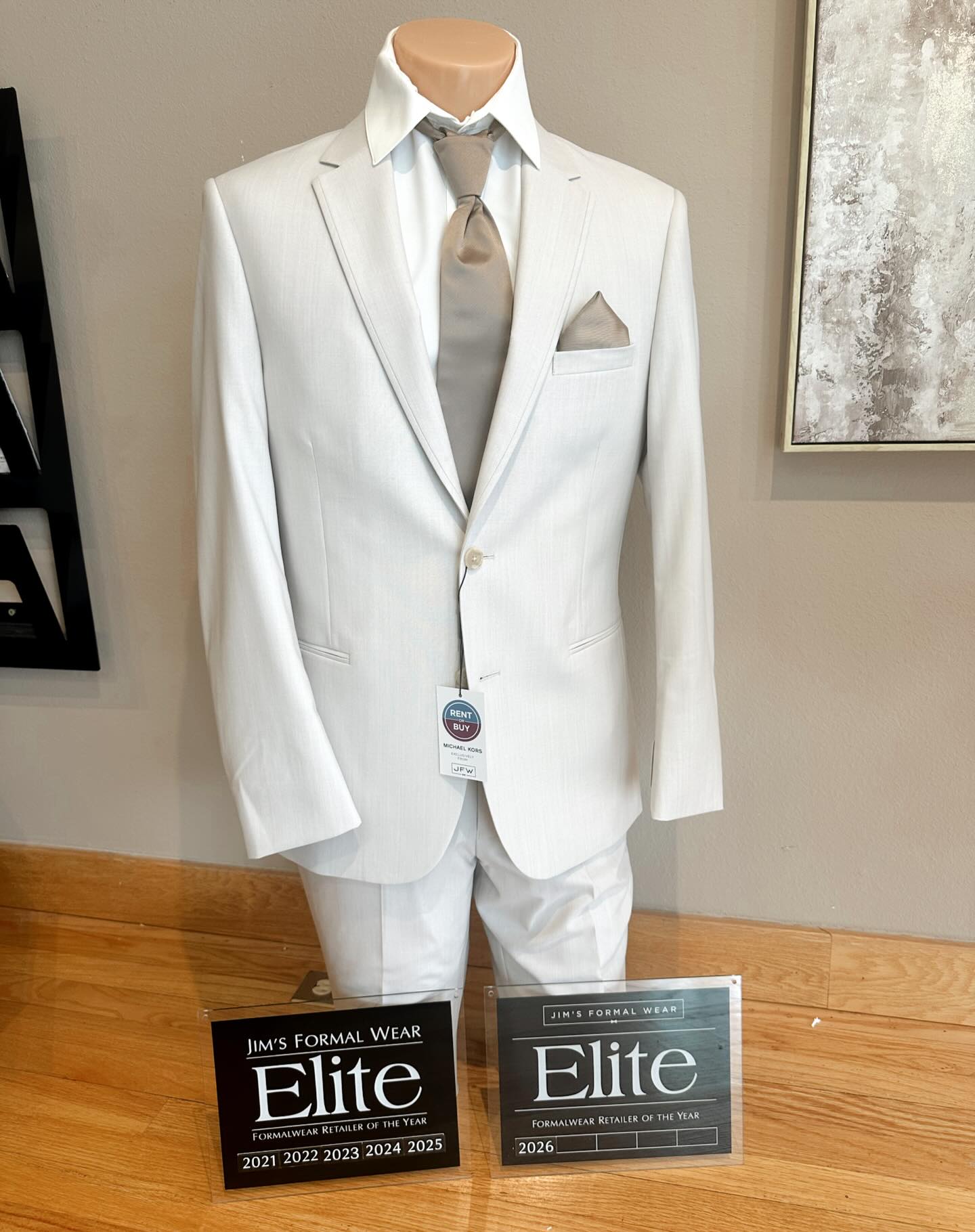 I’m so honored to be recognized as a JFW Elite Retailer for 6 years in a row! I truly enjoy helping my brides & grooms bring their wedding visions to life, and my prom kids create fun cohesive prom looks! Thank you to everyone who chooses us to be a part of your special day! 🫶🏼