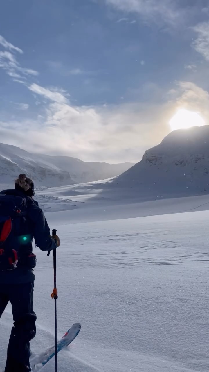 Missa inte 💙🤞 TOPPTURSWEEKEND 16-19 april, Riksgränsen /Norge ✨
Vi har platser kvar till denna magiska helg i bergen!
Stilla natur, massa skidåkning, toppturer i härlig gemenskap och mycket mer. Läs på hemsidan eller skicka DM om du är intresserad av en av våra mest populära resor. 😍 🙌 🏔️
@riksgransen.se