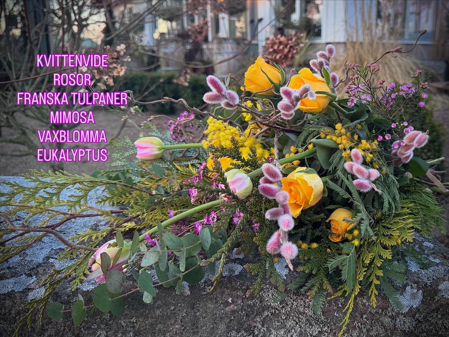 ~Livet ger och livet tar~
Älskar kvittenvide, det blir så fint med dem i buketter. Här förhöjer de rosa kissarna åter igen en begravningsdekoration.
#begravningsdekoration #veckansvackraste #blomster #florist #begravningsblommor