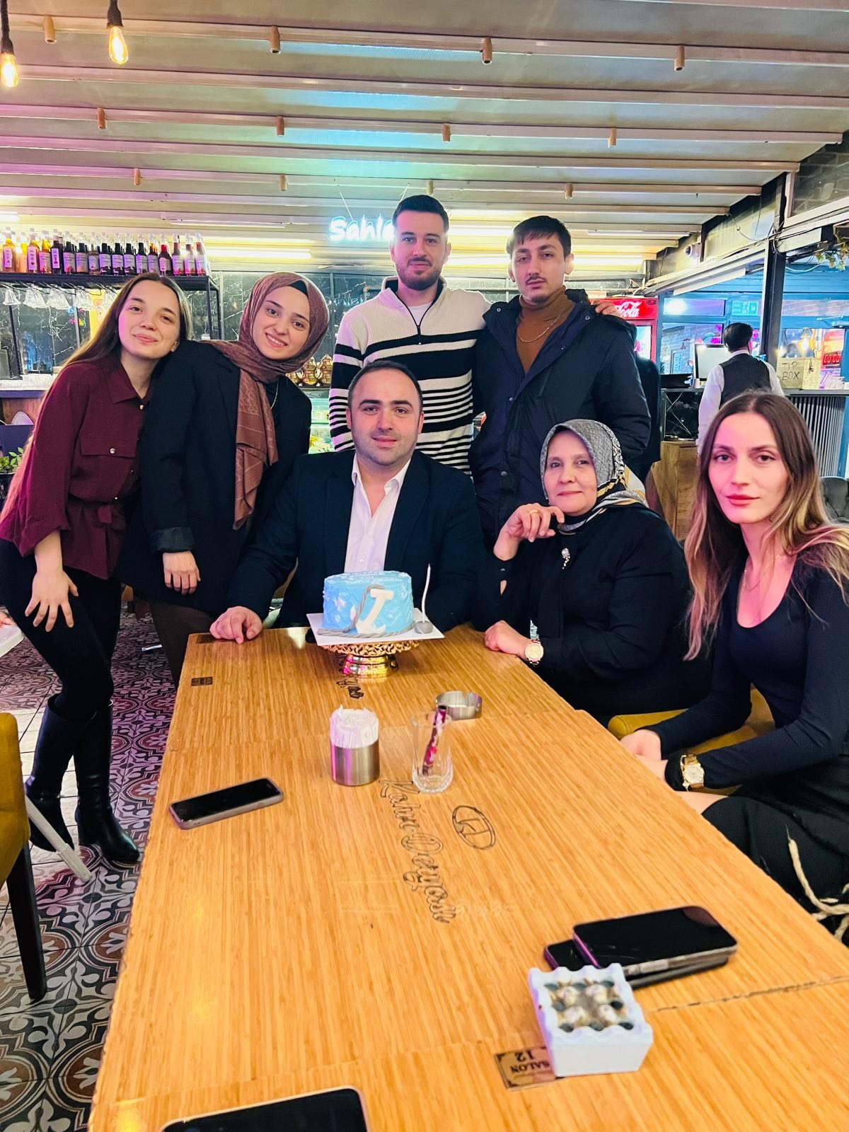 Favorite Denizcilik 3 yaşında! 🎂 Bu başarı tek bir kişinin değil, birbirine inanan kocaman bir ekibin eseri. Üç yıl boyunca karşılaştığımız her dalgayı birlikte aştık, her başarıyı birlikte kutladık. Daha nice senelere, hep birlikte, hep daha ileriye! 🌊✨ #FavoriteDenizcilik #3Yıl #Denizcilik #EkipRuhu” ⚓️