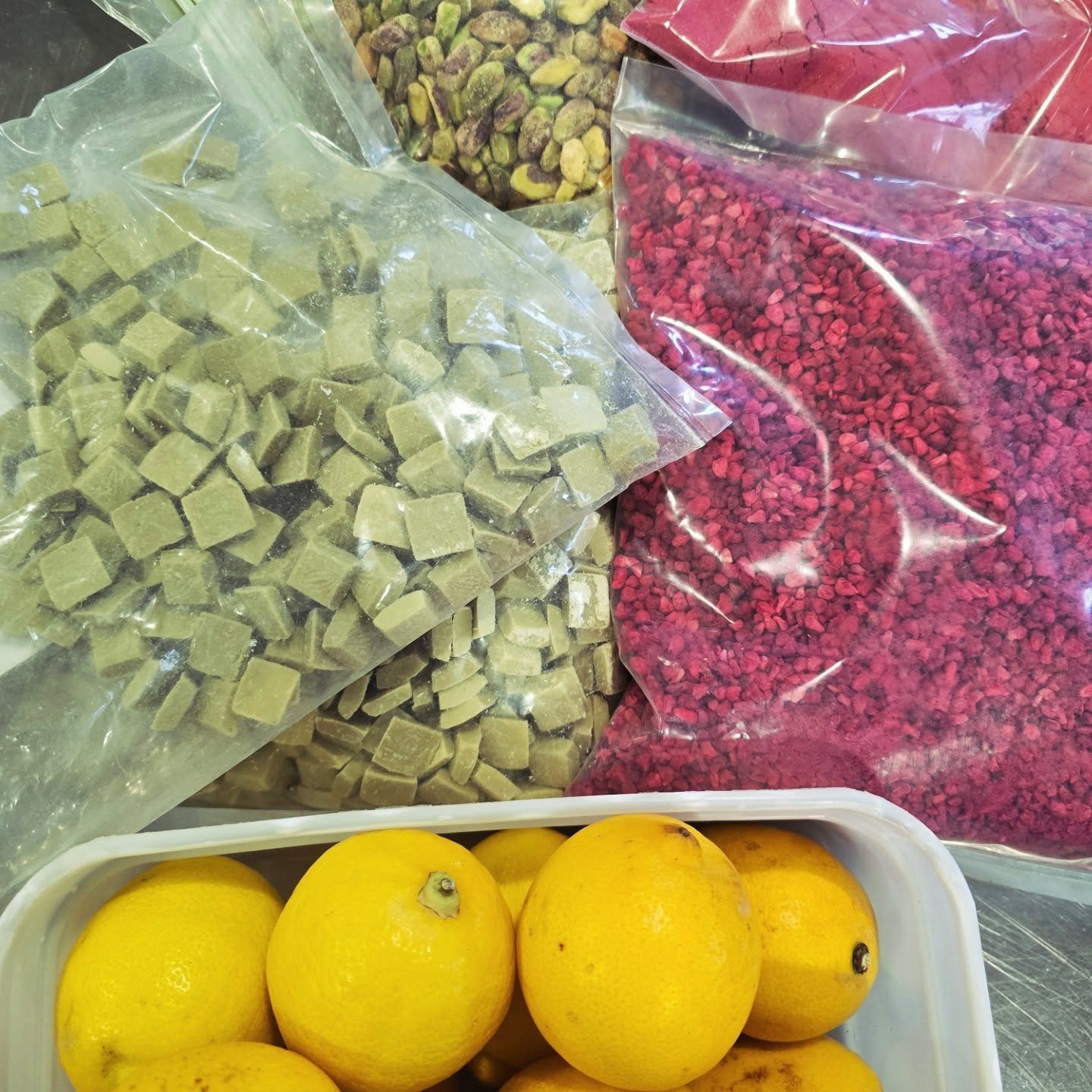 Spring colours 💐
Pistachio. Raspberry. Lemon.
In this week's bakes ✨️
#Layer'd #baking #wholesalebakes
#freshbakes #indiebusiness