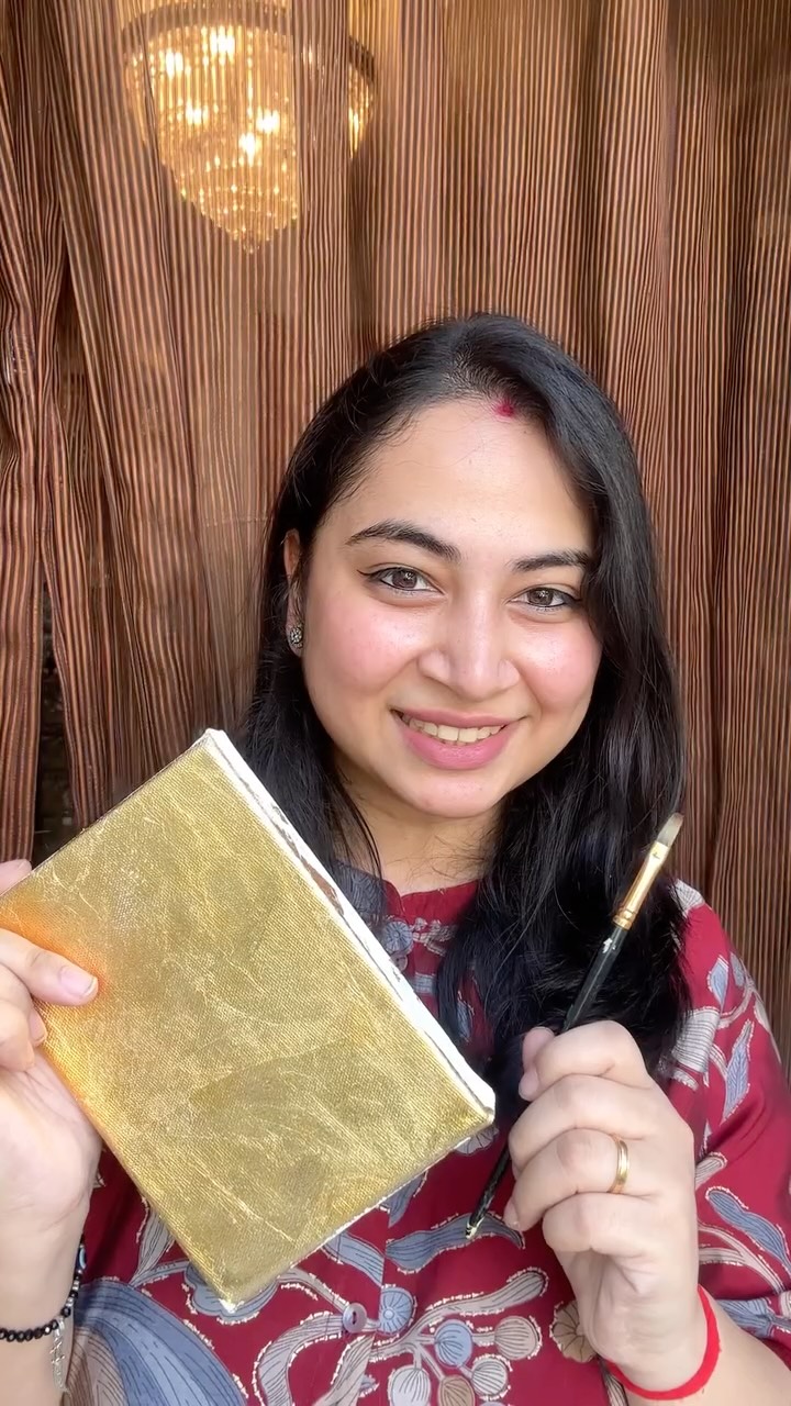 Meet the tiny team behind my gold foil paintings ✨
From canvas to gold leaf to brushes — every tool plays its part in the magic.
Comment “TOOLS” for product links.
#goldleafpainting #goldfoilart #acrylicpainting #artreel #art artiststudio