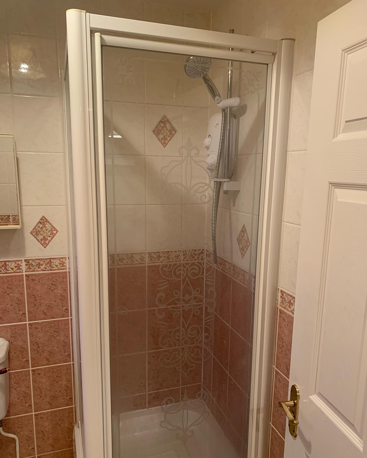 Before >>>>>>> After .
.
.
#plumbing #plumberife #plumberschoice #plumbinglife👷 #bathroomdesign #bathroomdecor #bathroomsbristol #plumbingbristol #mirashowers