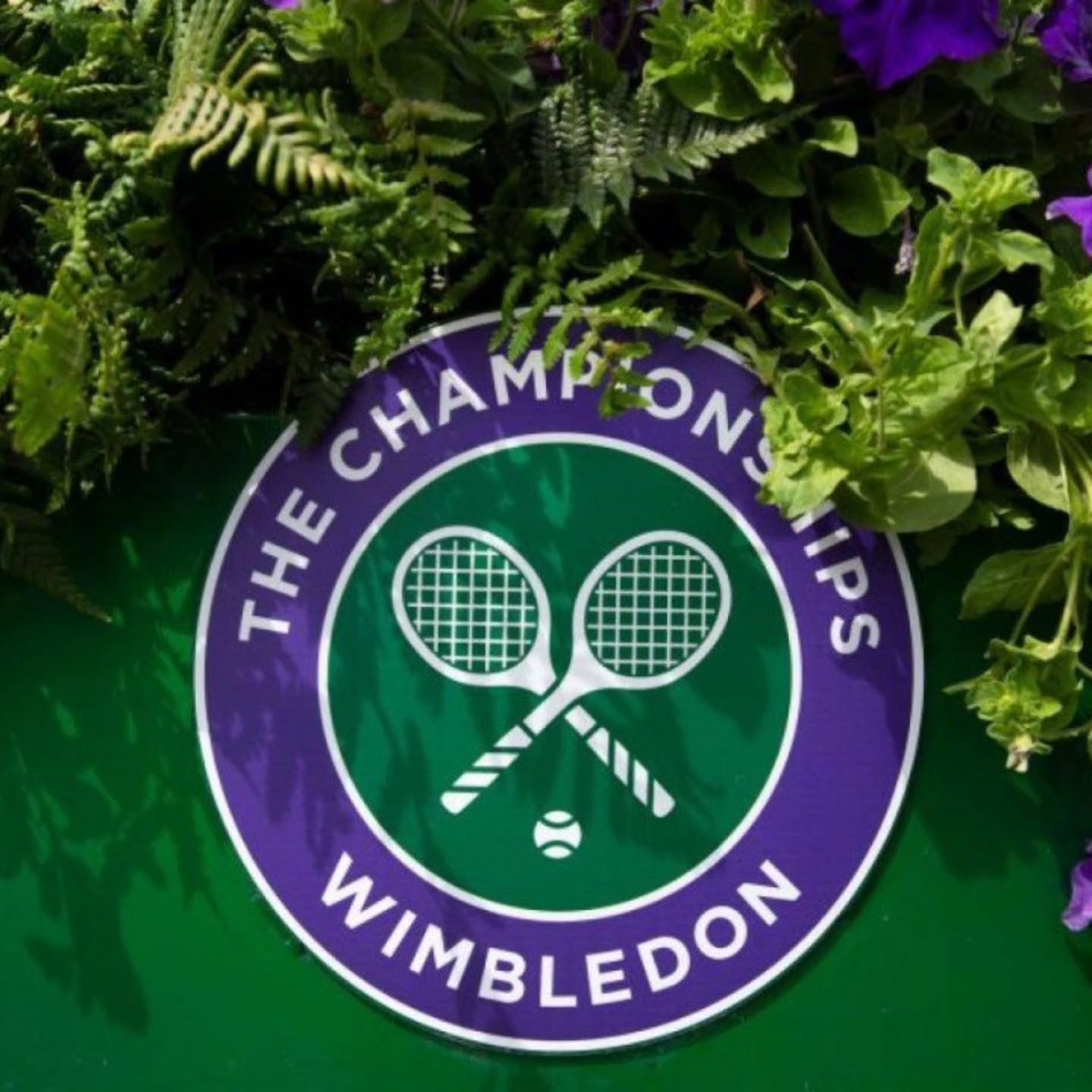 🎾 Strawberries & cream, iconic all-white dress code, the quiet tension before match point – @wimbledon isn’t just a tournament, it’s a British summer ritual
⠀
From the perfectly manicured grass courts of the All England Lawn Tennis and Croquet Club to the royal presence in the stands, every detail feels iconic.
⠀
Centre Court drama. Champagne in hand. The soft London sun setting over SW19
⠀
𝑂𝑛 𝟿 𝐽𝑢𝑙𝑦 𝟷𝟾𝟽𝟽, 𝑡ℎ𝑒 𝐴𝑙𝑙 𝐸𝑛𝑔𝑙𝑎𝑛𝑑 𝐶𝑟𝑜𝑞𝑢𝑒𝑡 𝑎𝑛𝑑 𝐿𝑎𝑤𝑛 𝑇𝑒𝑛𝑛𝑖𝑠 𝐶𝑙𝑢𝑏 𝑠𝑡𝑎𝑔𝑒𝑑 𝑖𝑡𝑠 𝑓𝑖𝑟𝑠𝑡 𝑙𝑎𝑤𝑛 𝑡𝑒𝑛𝑛𝑖𝑠 𝑡𝑜𝑢𝑟𝑛𝑎𝑚𝑒𝑛𝑡 𝑎𝑡 𝑇ℎ𝑒 𝐶ℎ𝑎𝑚𝑝𝑖𝑜𝑛𝑠ℎ𝑖𝑝𝑠, 𝑊𝑖𝑚𝑏𝑙𝑒𝑑𝑜𝑛 𝑖𝑛 𝑊𝑖𝑚𝑏𝑙𝑒𝑑𝑜𝑛, 𝑡ℎ𝑒𝑛 𝑎 𝑞𝑢𝑖𝑒𝑡 𝑠𝑢𝑏𝑢𝑟𝑏 𝑜𝑓 𝐿𝑜𝑛𝑑𝑜𝑛.⠀𝐽𝑢𝑠𝑡 𝟸𝟸 𝑎𝑚𝑎𝑡𝑒𝑢𝑟 𝑝𝑙𝑎𝑦𝑒𝑟𝑠 𝑐𝑜𝑚𝑝𝑒𝑡𝑒𝑑 𝑖𝑛 𝑡ℎ𝑒 𝐺𝑒𝑛𝑡𝑙𝑒𝑚𝑒𝑛’𝑠 𝑆𝑖𝑛𝑔𝑙𝑒𝑠, 𝑡ℎ𝑒 𝑜𝑛𝑙𝑦 𝑒𝑣𝑒𝑛𝑡 𝑜𝑛 𝑡ℎ𝑒 𝑝𝑟𝑜𝑔𝑟𝑎𝑚𝑚𝑒, 𝑤𝑖𝑡ℎ 𝑡ℎ𝑒 𝑐ℎ𝑎𝑚𝑝𝑖𝑜𝑛 𝑎𝑤𝑎𝑟𝑑𝑒𝑑 𝑎 𝟸𝟻-𝑔𝑢𝑖𝑛𝑒𝑎 𝑡𝑟𝑜𝑝ℎ𝑦
⠀
@wimbledon is not just watched – it’s experienced
⠀
🎾 𝐒𝐀𝐕𝐄 𝐓𝐇𝐄 𝐃𝐀𝐓𝐄 – 𝟐𝟗 𝐉𝐮𝐧𝐞 – 𝟏𝟐 𝐉𝐮𝐥𝐲 𝟐𝟎𝟐𝟔 𝐖𝐈𝐌𝐁𝐋𝐄𝐃𝐎𝐍 𝐂𝐇𝐀𝐌𝐏𝐈𝐎𝐍𝐒𝐇𝐈𝐏𝐒
⠀
We would be delighted to assist you with reserving Debenture Tickets for the Wimbledon Championships when you book your accommodation in London hotels.
⠀
➡️ Get in touch with our Luxury Travel Specialists on +44 746 786 23 53 | reservations@serenitymiles.com