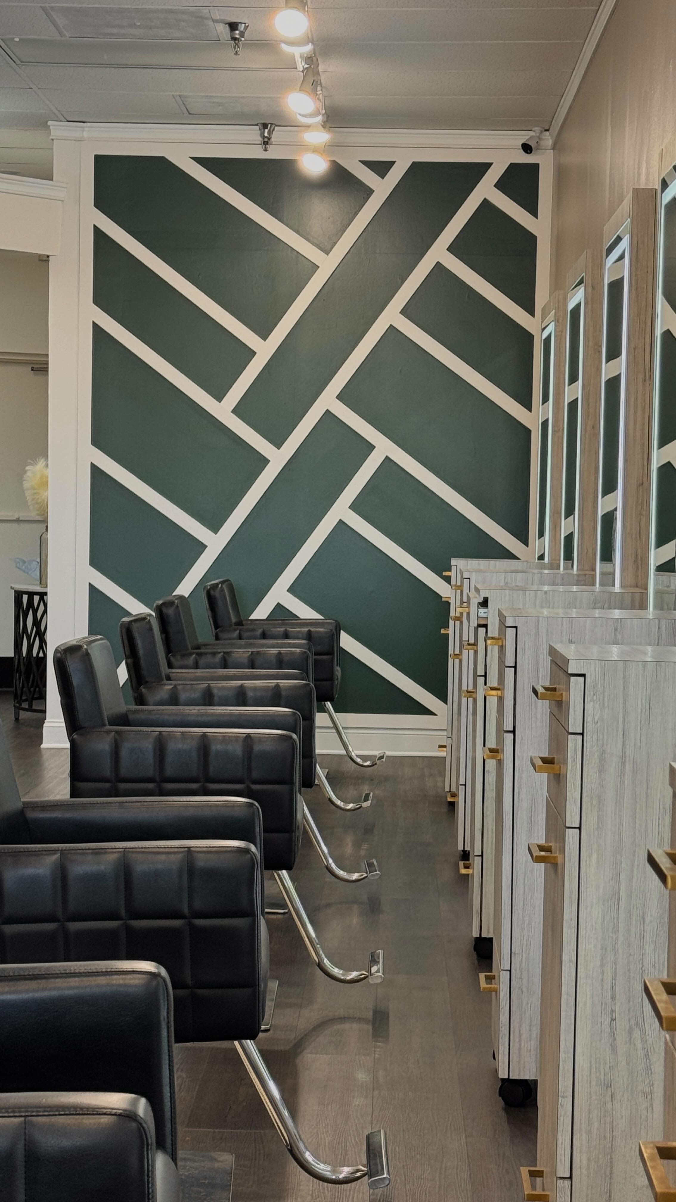 We promise it will be beautiful. 😉
.
#dbkhairstudio #stpetesalon #ilovestpete #tampahairsalon