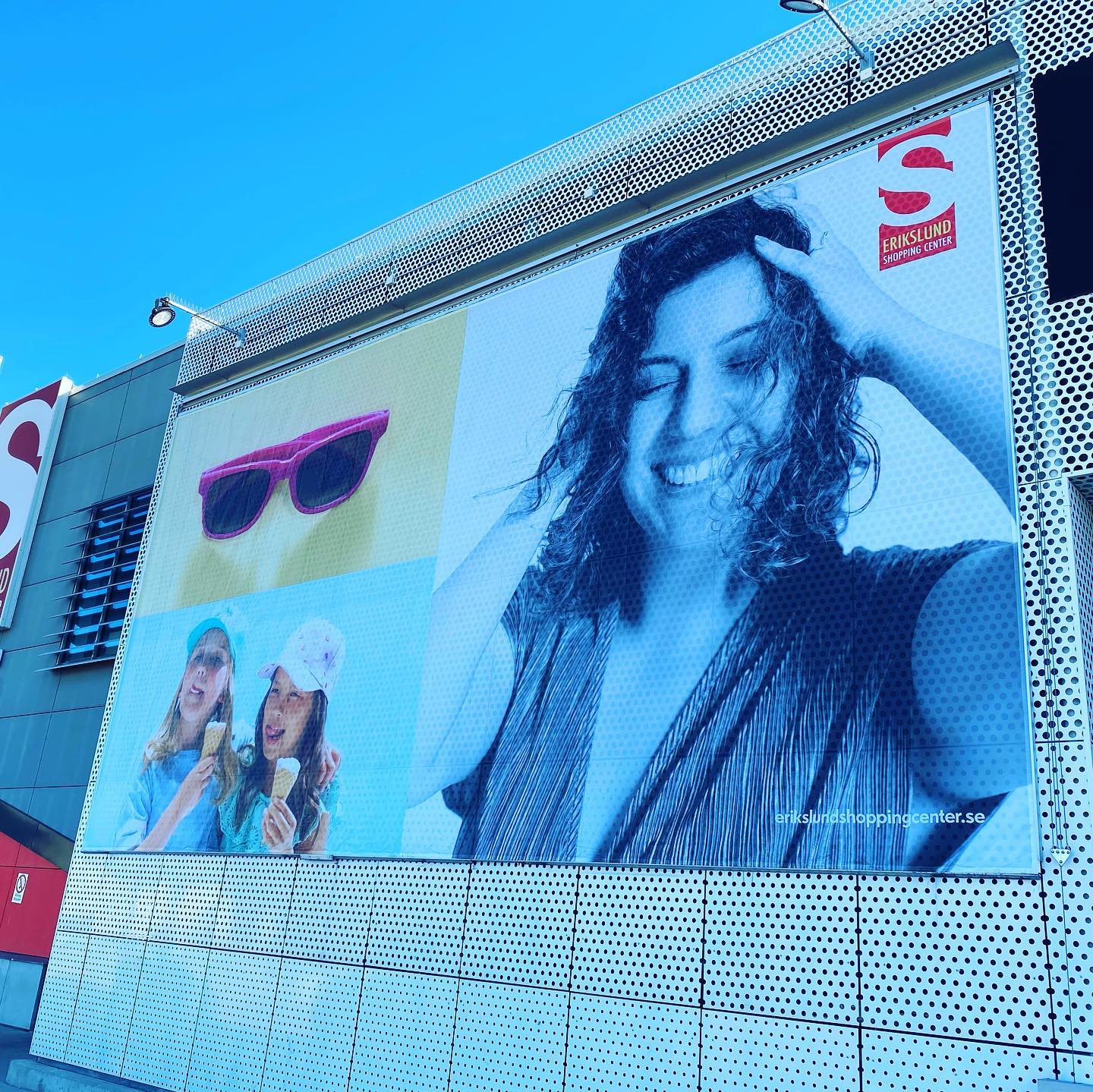 Sommarfint på Erikslund shopping! Byte av fasadvepor ☀️ #erikslundshoppingcenter #skyltar #fasadvepor #västerås