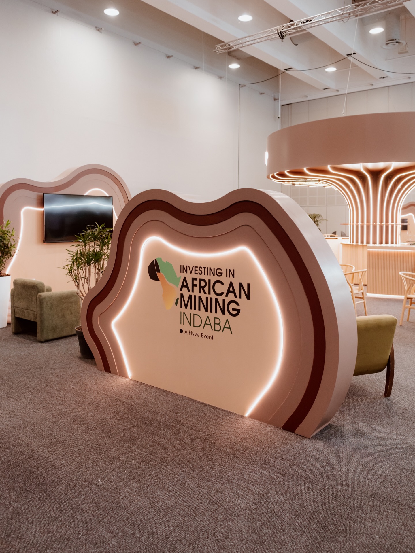 ✨The Pit Stop✨
Soft, flowing contours ripple through the space like layers carved from the earth itself, framing the lounge with warmth and movement. The illuminated edges trace every curve of the bar, the centre piece, turning the structure into a glowing sculpture that feels alive from every angle.
Because when design flows this beautifully, stopping is not optional.
💙It pulls you in.
💙It holds the room.
💙It makes you look twice.
And at Happinest™ Custom, that’s exactly the point.
#MI26 #miningindaba2026 #happinestcustom #capetown #expobuilders