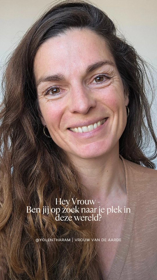 :》》Ben jij zoekende naar je plek in deze wereld? Of naar wie je wilt zijn als vrouw?
Vrouw van de Aarde is een veld waarin vrouwen samen komen. Onder andere voor het helen van beperkende (soms eeuwenoude en voorouderlijke) overtuigingen, gedrags- en gedachtenpatronen.
Mijn naam is Yolentha Ram en ik ben de hoedster van het Vrouw van de Aarde veld.
Ruim 6 tot 10 jaar begeleid ik de meest magische plant medicijn ceremonies, vrouwencirkels en retraites.
En ik wil je graag uitnodigen voor een hele bijzondere...
6-10 Mei EMBRACE YOUR INNER WITCH Retreat NL
• diep transformerende cirkels en ceremonies
• adem reizen en womb healing rituelen
• sisterhood en verbinding met moeder natuur
• ruimte voor sharing, integratie en rust
• nazorg en integratie begeleiding naderhand
Dit retreat is voor vrouwen die dit jaar echt in hun authenticiteit en kracht willen stappen. De versie willen belichamen die hunkert naar het leven van haar innerlijke waarheid en licht.
Wij gidsen vrouwen bij het vinden van hun bestemming.
'HEEL, HERINNER, ONTWAAK'
Waar je ook staat met jezelf, dit retreat is voor alle niveaus. Ervaren of iets onervaren. Je bent welkom, precies zoals je bent.
Eerdere deelneemsters zeiden o.a.
"Dit was waanzinnig en echt niet wat ik had verwacht!"
"Ik voelde me heel veilig en gedragen door het team"
Wil je ons eerst ontmoeten? Kom dan 28 maart naar de vrouwencirkel in Haarlem, het wordt prachtig 🤍
Ben je nieuwsgierig? Comment 'DM' en plan een vrijblijvende call in, laten we elkaar ontmoeten en ik beantwoord graag al je vragen.
Of comment 'info' en stuur je de info rondom dit retreat toe.
Met liefde,
Yolentha