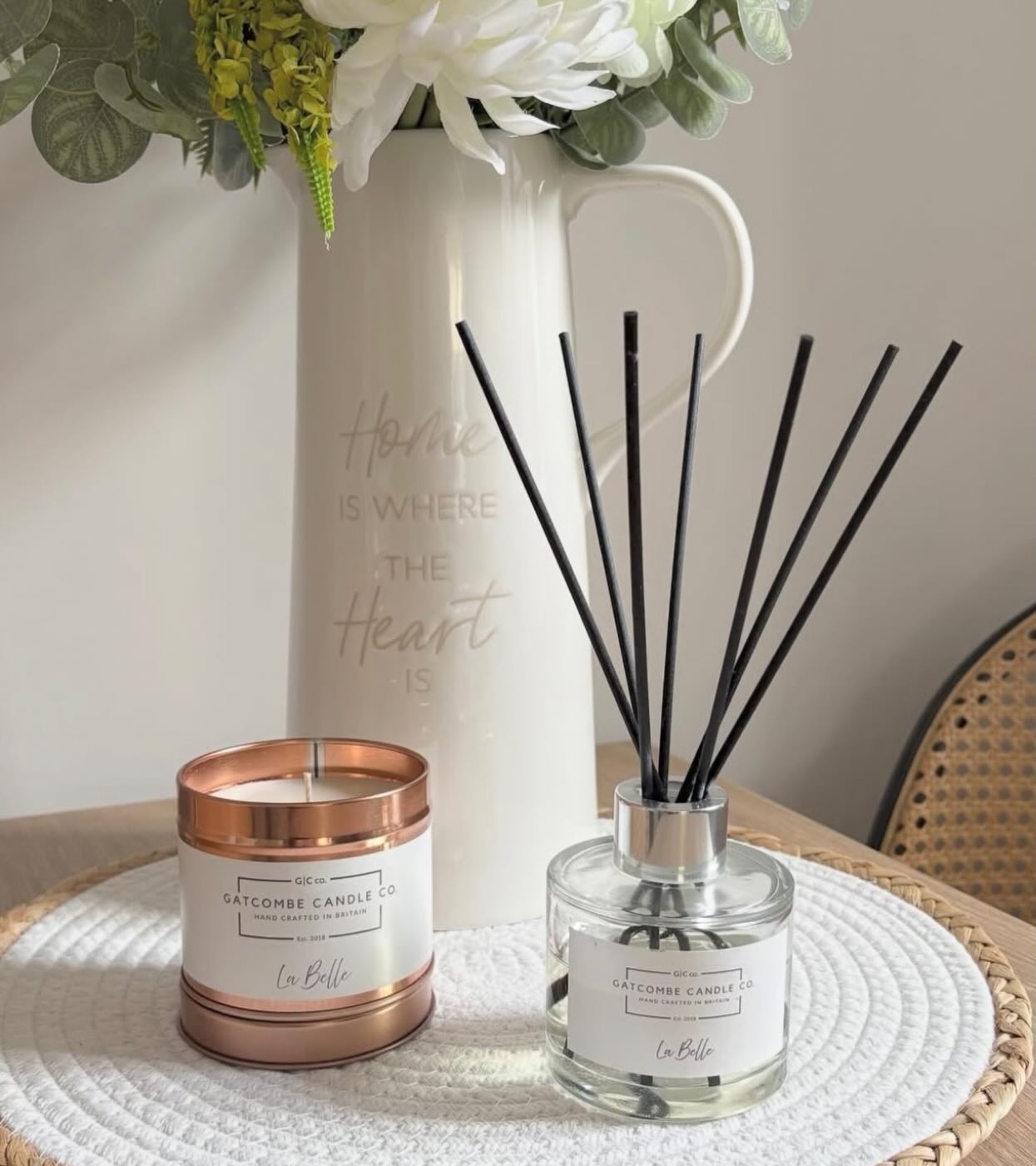 Have you got that Friday feeling?
It’s been a busy week for us & the week has flown by yet again - time to flip your reeds!
La Belle is a beautiful fragrance, made with the finest ingredients of Iris Pallida, Jasmine Sambac, Orange Blossom and Patchouli Essence 🤍
Our diffuser refills are also available with a fresh set of reeds - a great way to keep your original diffuser fresh! 🤍
Have a lovely Friday xx
#style #neutral #design #luxury home
Photo credit @lifeoflisac 🤍