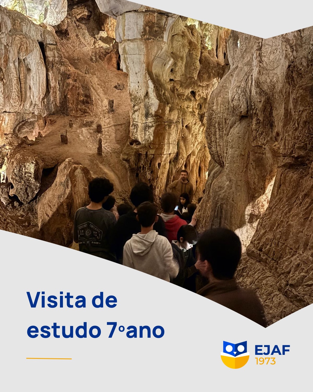 Os alunos do 7.º ano viveram um dia de descoberta no âmbito do Percurso Escolar EJAF.
A visita de estudo levou-os às Grutas da Moeda e ao Centro Ciência Viva do Alviela - Carsoscópio, onde tiveram a oportunidade de explorar o fascinante mundo da geologia, das grutas e dos fenómenos naturais do maciço calcário.
Entre ciência, curiosidade e espírito de descoberta, foi mais um momento de aprendizagem fora da sala de aula.
#EJAF #OlhosPostosNoFuturo