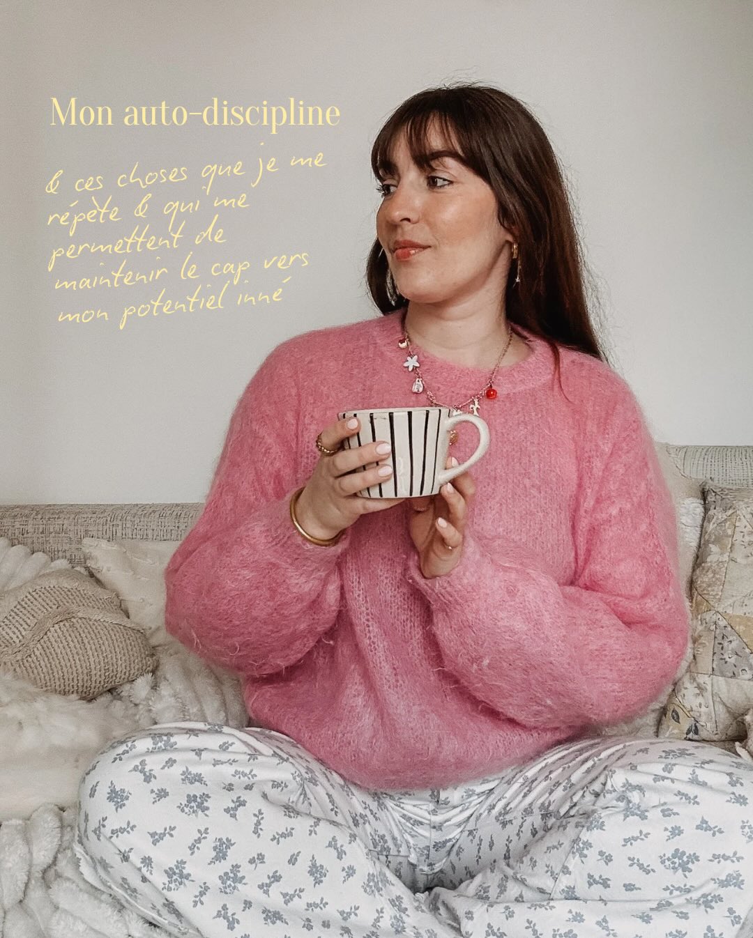 Comme tout le monde, mon cerveau se fait parfois happer par mes peurs & je procrastine. Alors pour contrer ça, il y a certaines phrases que je me répète en boucle.
Pas des phrases doudou mais celles justement qui font mal & qui me remettent les idées aux clair. Le genre de phrase que mon mental ne peut pas nier, c’est mon auto-disicipline à moi & aujourd’hui je vous en partage quelque unes 🫂❤️🩹💌
Préparez-vous à grincer des dents, ceci n’est pas un post doudou 🫣
Changer de cap c’est se choisir, choisir d’affronter ses peurs, ses conditionnements, choisir d’être acteur.ice de sa vie & cela passe rarement par le confort 🫠🫣
Donc traverser l’inconfort est nécessaire, mais tu n’es pas obligé.e de le faire seul.e 🫂❤️🩹 Alors, si tu te sens prêt.e rendez-vous dans ma bio pour booker ton accompagnement en énergétique 💌🤍