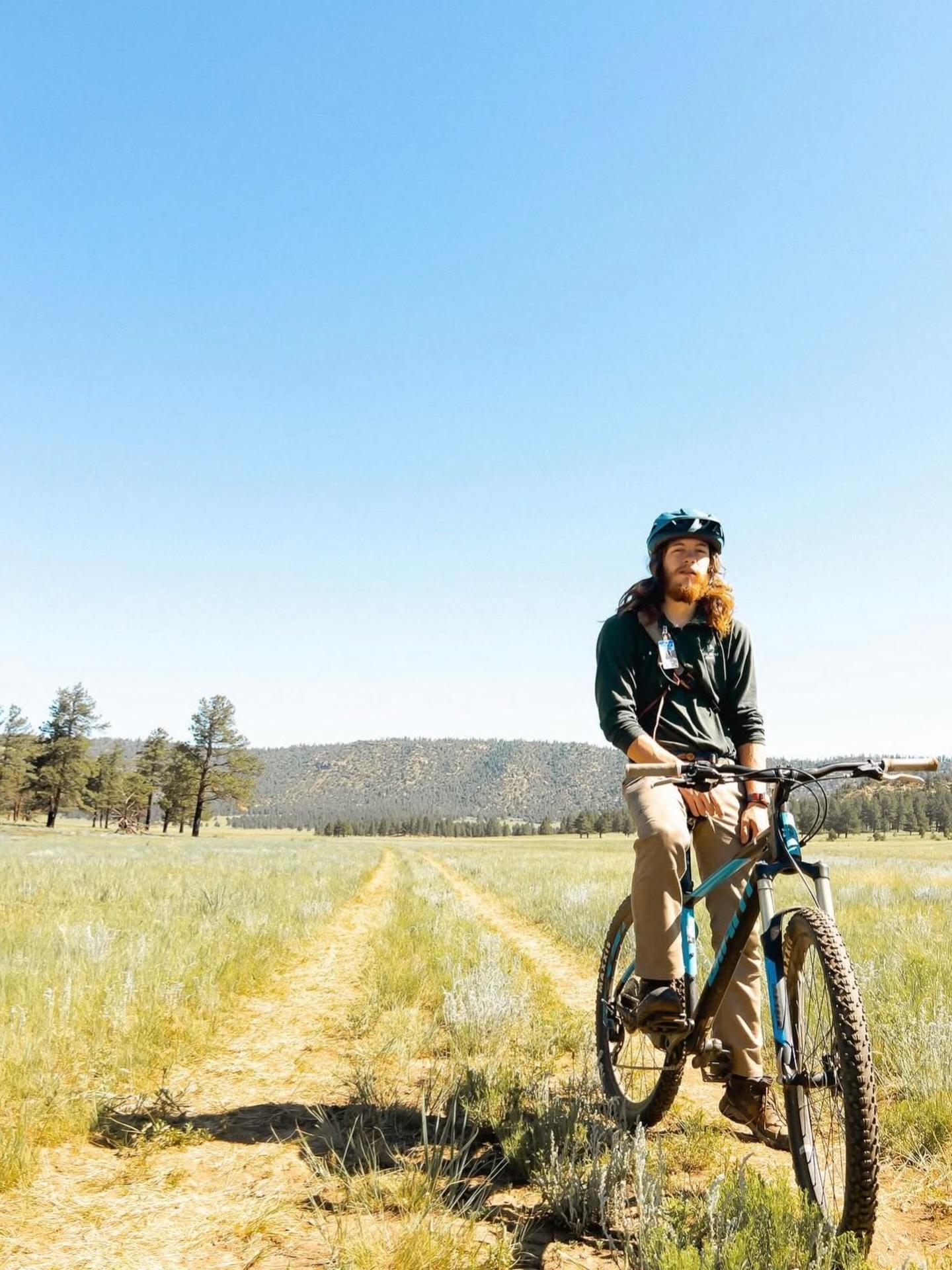 Miles of dirt road, mountain air, and nothing but wilderness ahead. 🚴♂️ Adventure looks a lot like this in the 📍Valle Vidal!
📸: Abby E.
#TheWildDivide #ColfaxCounty #VisitColfaxCounty #NewMexico #NewMexicoTrue