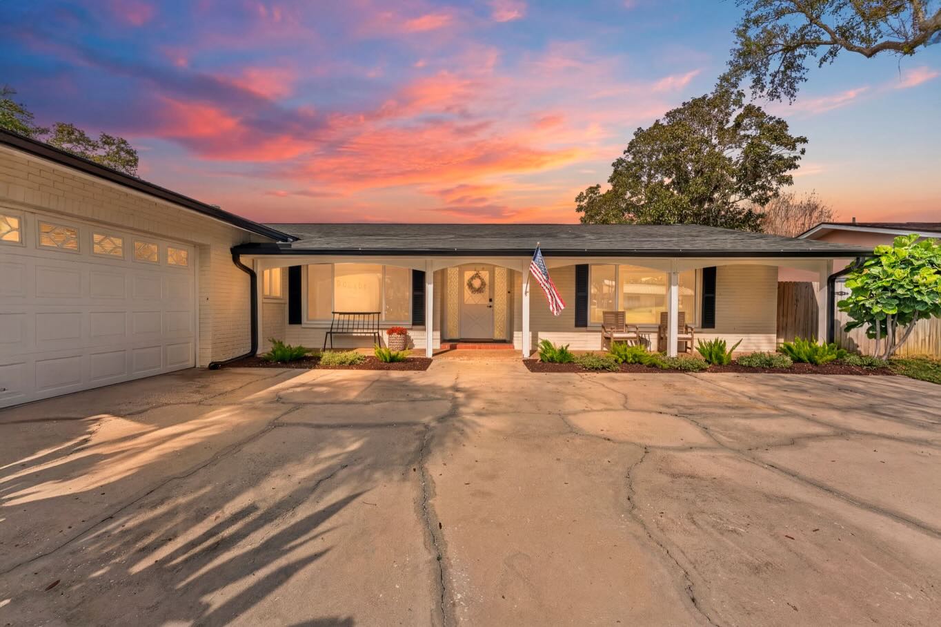 Sold!
📍 2230 El De Oro Dr, Clearwater Fl
$570,000
3 Beds | 2 Baths | 2,229 Sq Ft
Looking for a home like this one or something similar? Contact us today!
Bree St. Pierre | 224.422.0285
Greg Wilkerson, Esq. | 813.235.5685
#JustClosed #ClearwaterRealEstate #SouthCedarRealEstate #FloridaHomes