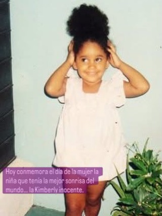 8 de marzo.
Hoy no celebro. Hoy conmemoro.
Y también me abrazo.
Abrazo a todas mis versiones:
la que tuvo miedo, la que aprendió, la que cayó, la que se levantó y la que hoy sigue creciendo.
A todas ellas: gracias.
Las amo, las respeto y las abrazo.
Lo hemos hecho bien. #8m #puertorriqueña🇵🇷