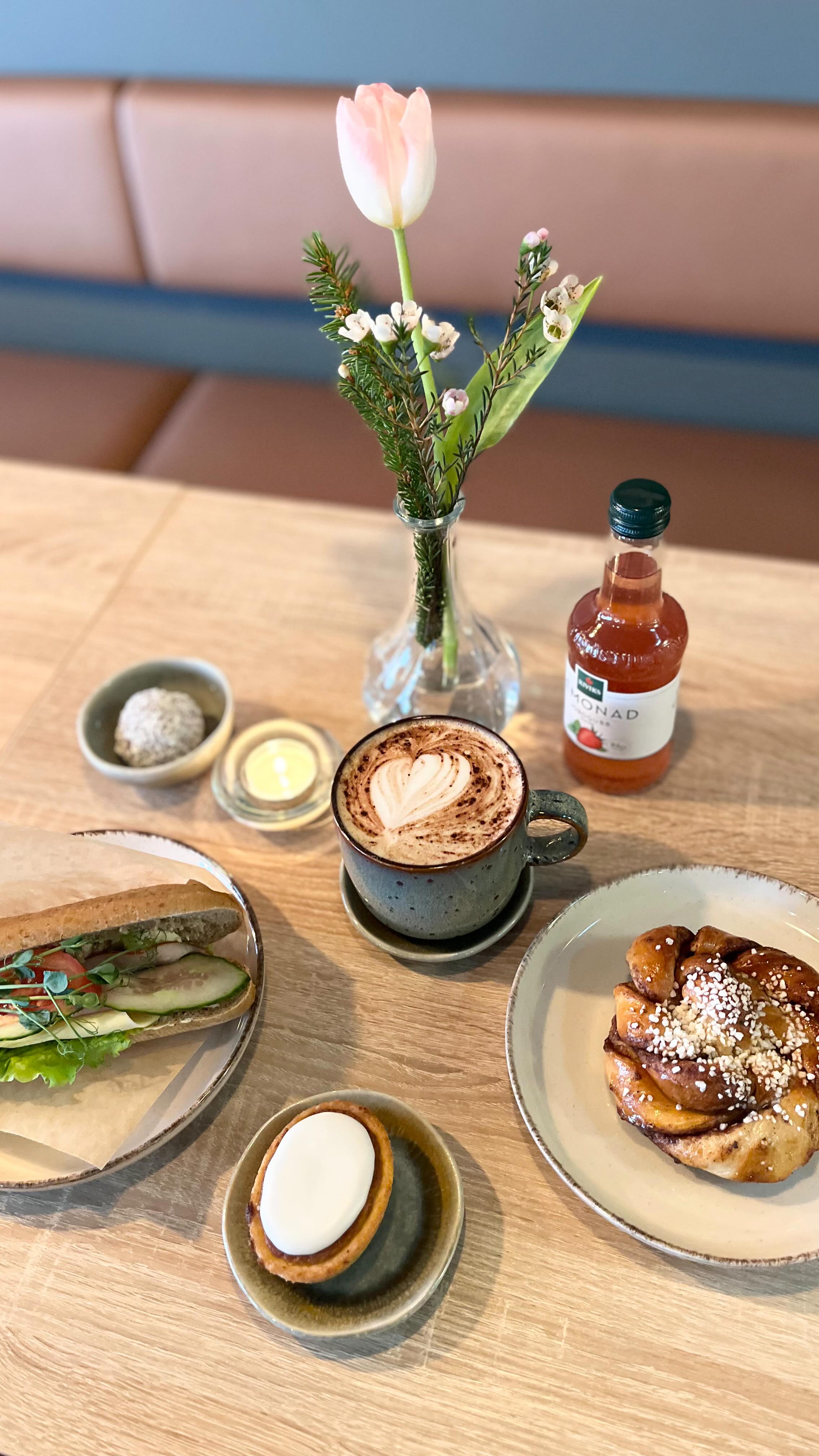 Lördagsfika? ☕️
Välkommen in på en fika, något gott att dricka eller varför inte lite lunch😍
Vi har öppet 08.00–15.00
Välkommen in till oss på Änglagott 🤍