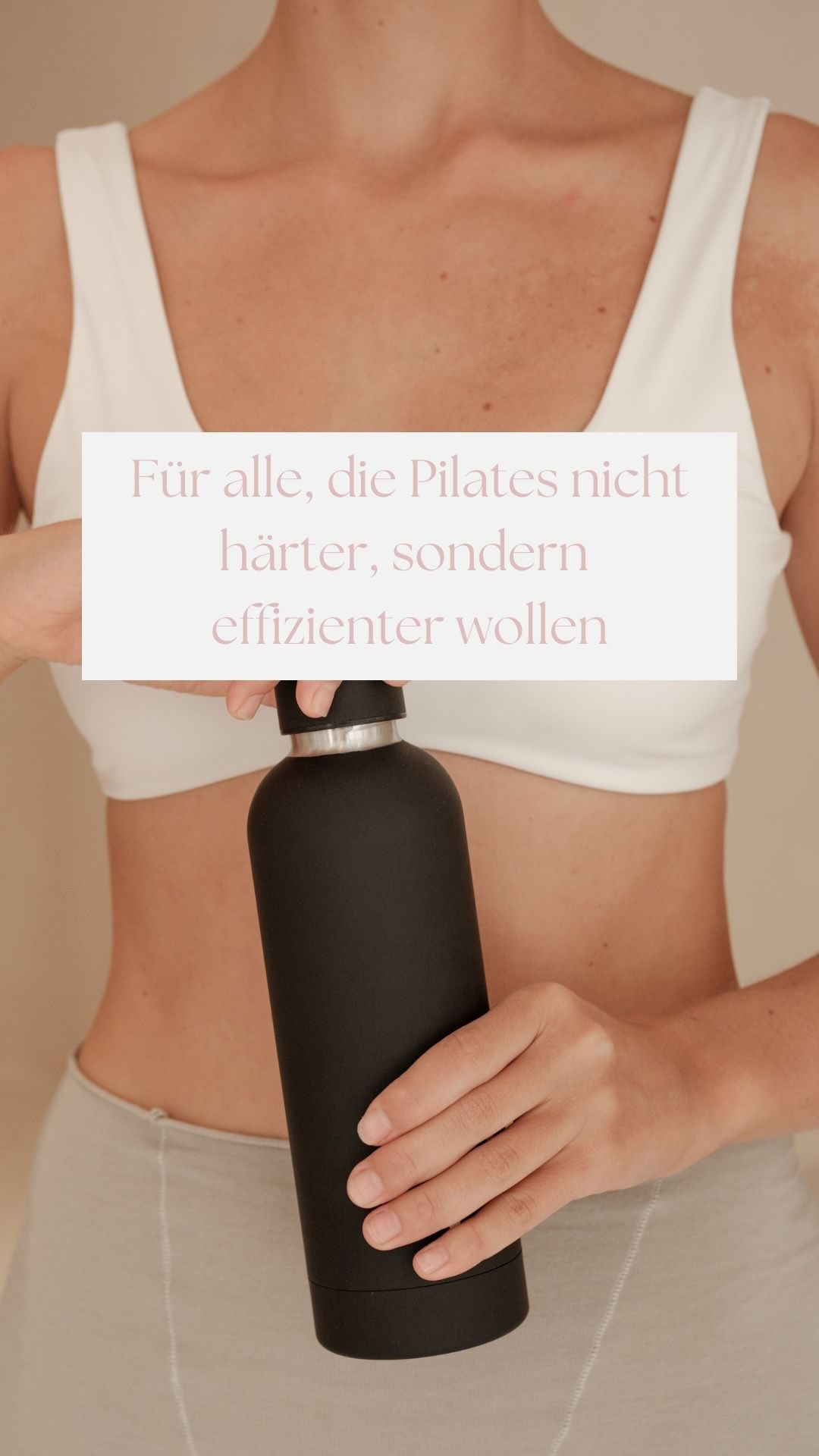 Wenn du in eine Lektion kommst geht es um Qualität vor Quantität.
Es ist viel wichtiger, dass DU die Bewegung korrekt ausführst als dass du 15 Wiederholungen machst mit einer falschen Ansteuerung und Position.
Das kann zu Schmerzen und Verspannungen führen...
Das Ego darf gerne im Hintergrund Platz nehmen und zuschauen.