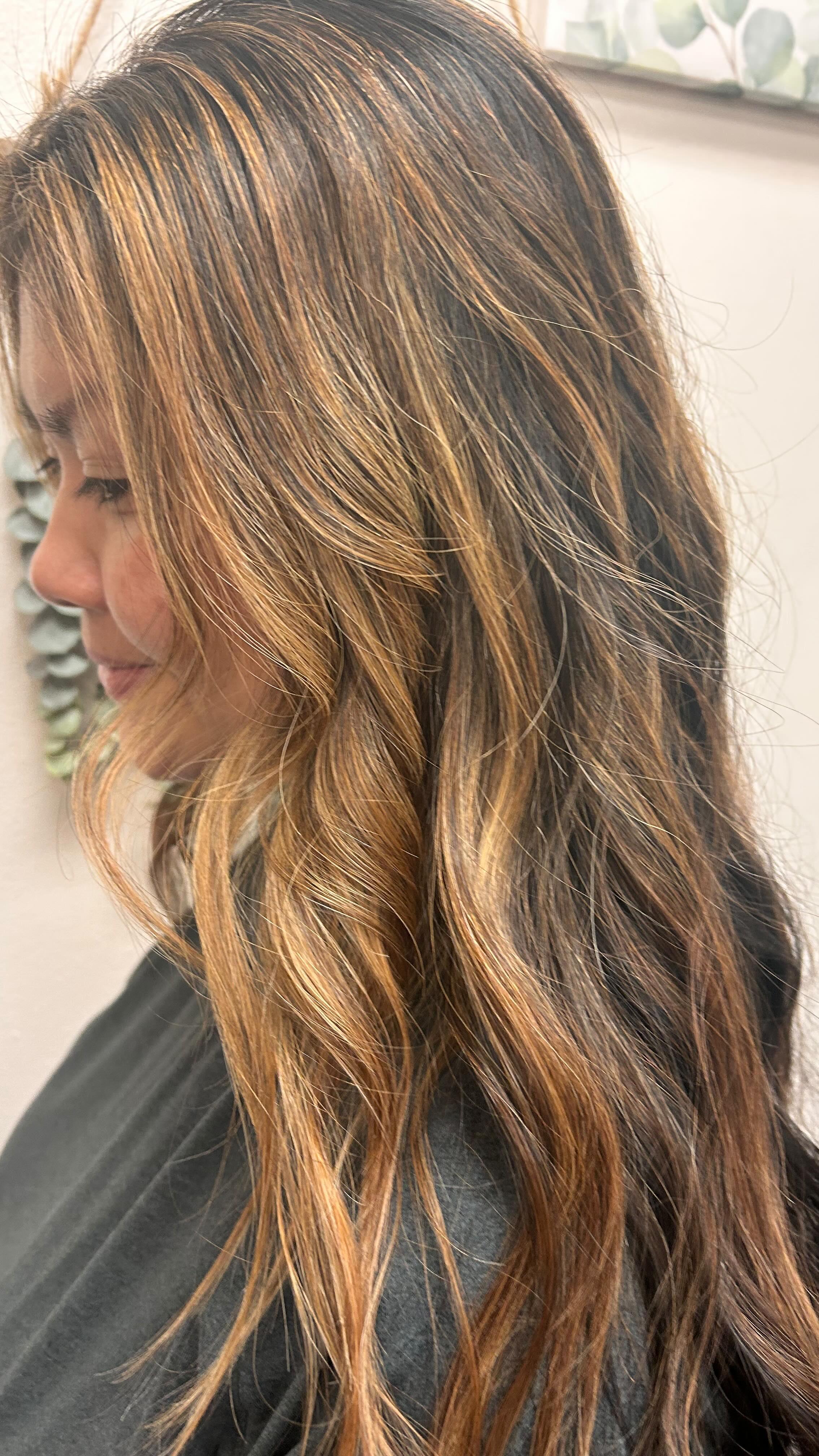 It’s all about grey blending; a softer, more seamless grow‑out that lets you stretch the time between visits without sacrificing that dimensional, effortless look.
By weaving in highlights and lowlights, your greys are beautifully integrated into a custom color pattern that feels natural.
If your a client who is thinking about grey blending DM me and we can connect