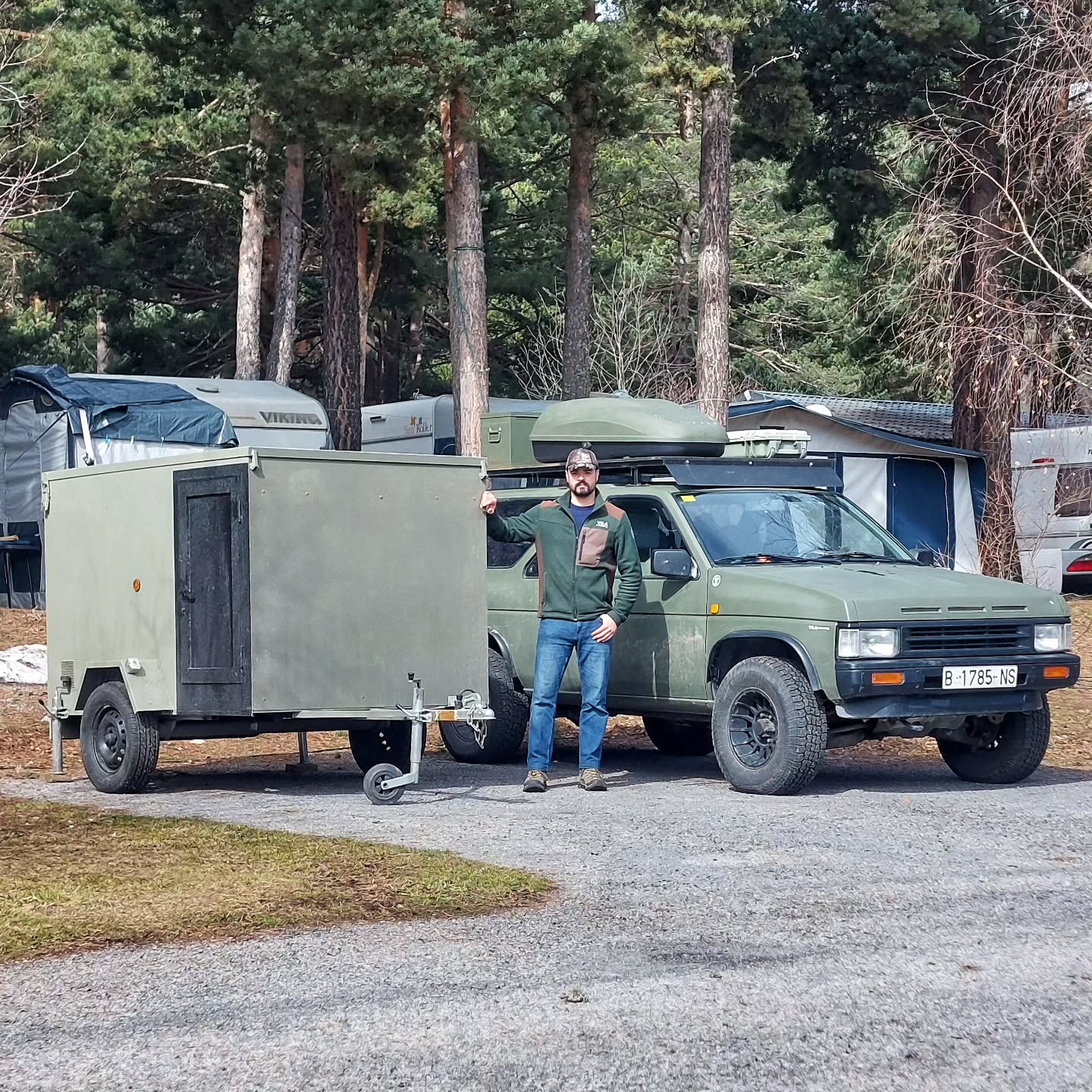 Me gusta pasar por todas las etapas de la vida, esta se llama:
Remolque camper
Y la estoy disfrutando mucho
.
Si te haces "rico" muy pronto, habras perdido todas esas experiencias que te da el trabajo duro.
.
#montaña #remolquecamper #4x4 #supervivencia