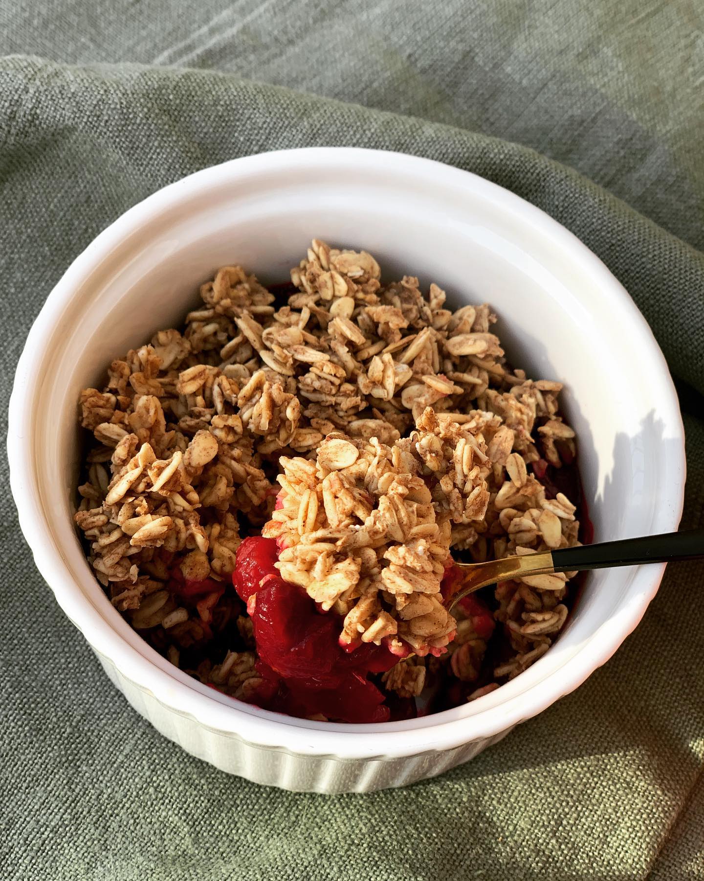 This is my last favourite dessert, and when I like something, I really go for it:)
Ingredients:
- 2 1/2 cups frozen cranberries
- 2 tbs honey
- 1 orange juice (freshly squeezed)
- 1 1/2 cups jumbo oat
- 2 tsp cinnamon powder
- 1 tsp
- 1 tsp vanilla essence
- 1/2 cup oat milk (or any other milk)
Method:
- Place the cranberries in a small pan over medium heat with orange juice and honey. Cover with the lid and cook until soft - jam consistency (about 10 mins). Mix with spatula time to time
- Place the jumbo oat with cinnamon and milk in a large bowl, mix well with your hands
- Take 4 small oven proof cups, fill them with equal amount of cranberry and top them with the jumbo oat mixture
- Bake for 10 mins at 180C
Tips:
- Add some more milk when you are ready to eat if you like soften texture
- Add extra maple syrup for a slightly sweeter and caramel taste. Enjoy :)
*
#dessert #vegandessert #homemade #homemadefood #cranberries #lowsugardiet #lowsugardessert #nutritionist #nutritiousanddelicious #nutritiousfood #healthylifestyle #healthyfoodie #healthyfoods #healthydessert #cookfromscratch #goodfood #eatclean #eathealthy #eatcolorfully #nutrizionista #londonlife #protein #carbs #healthydiet #healthydietfood #healthydietplan #eatgoodfood #nodieting #realfood #healthyroutine