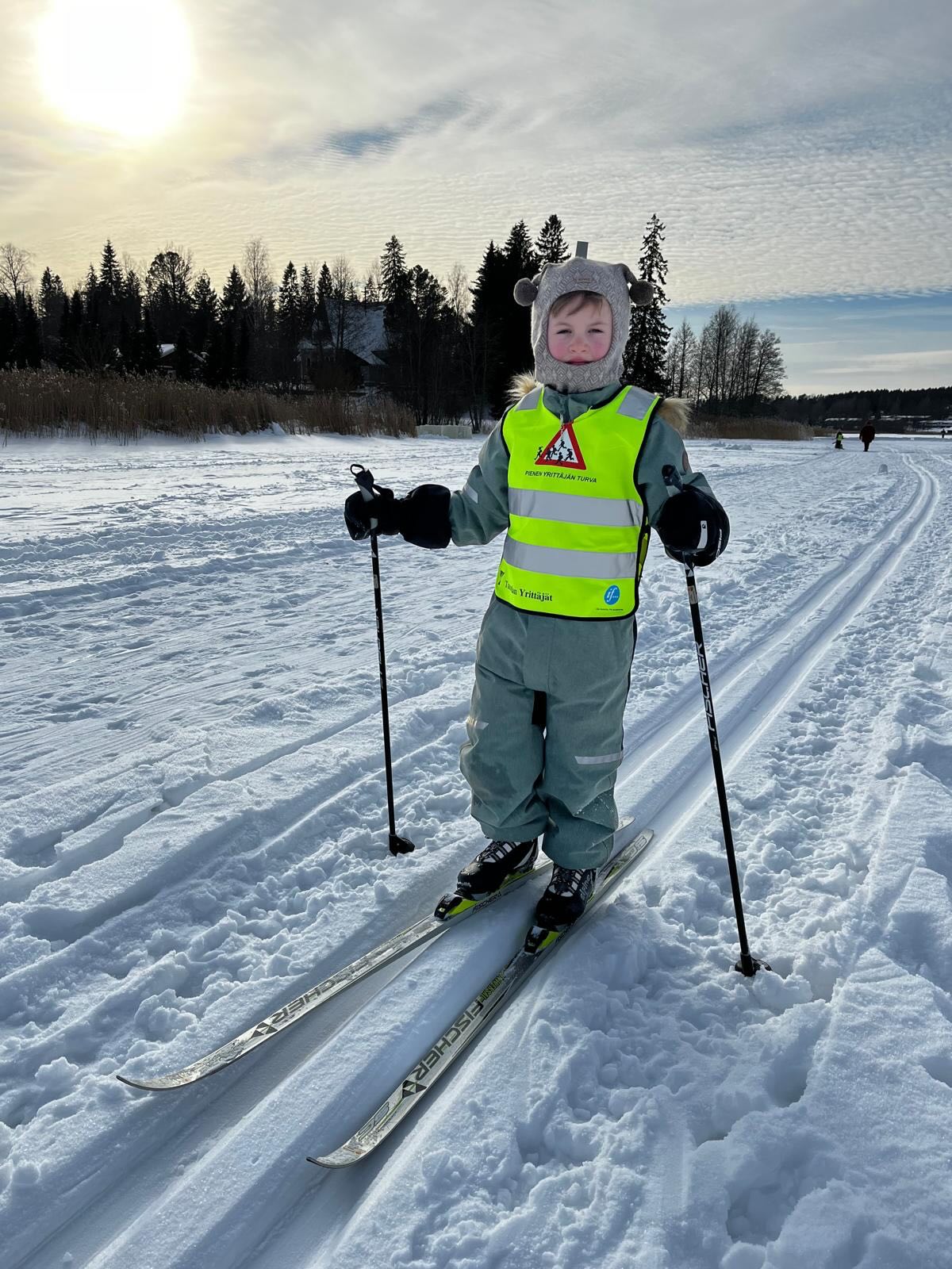 Viime viikolla palasimme hiihtolomalta täynnä uutta energiaa.❄️✨
Olemme saaneet nauttia upeasta ulkoilusäästä myös loman jälkeen. Ulkoilun lisäksi viime viikolla kävimme luistelemassa ja hiihtämässä.
Tässä tunnelmia hiihtoretkeltä. Välillä lepäiltiin hangessa, jotta jaksoi eteenpäin 😄⛷️
#talviliikunta #tuusula #varhaiskasvatus #montessori #tuusulanvarhaiskasvatus