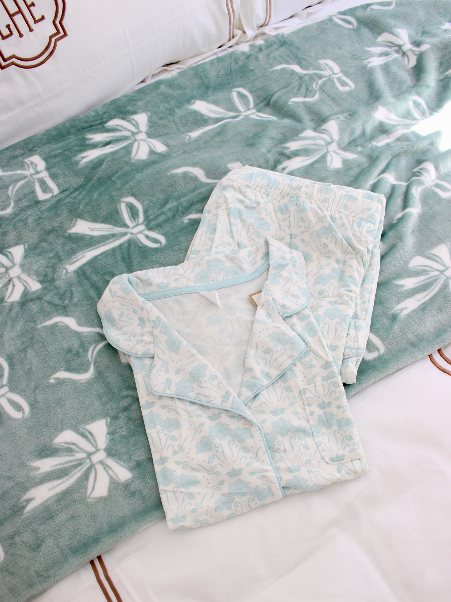 Nueva colección de Pijamas disponibles en nuestro taller para personalizar, telas de algodón, súper suaves y cómodas. Variedad disponible.