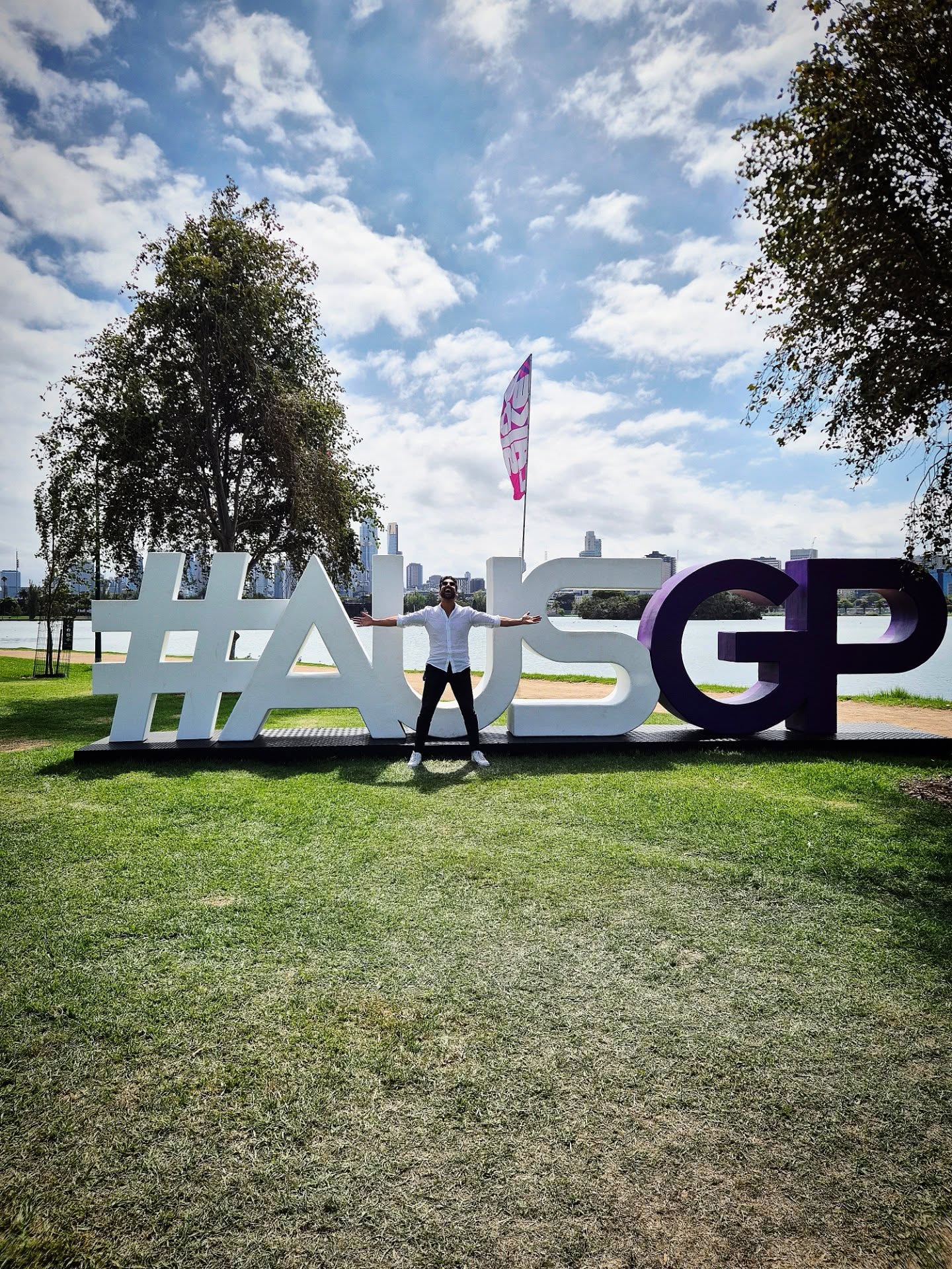 A beautiful day to be playing at the 2026 Grand Prix ❤️
.
@ausgp
@solutionentertainment