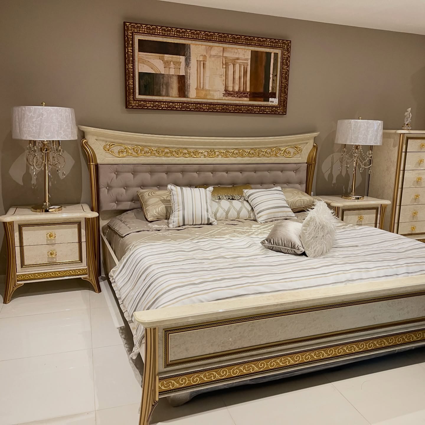 Recámara Colección Melodía, Entrega inmediata!!
🌐 https://www.dortizmuebles.com
📲 https://wa.me/523314096151
TE ESPERAMOS EN NUESTRAS SUCURSALES:
📌SUCURSAL ZAPOPAN
Av. Patria No. 603 Esquina Aldous Huxley
Colonia Jardines Universidad
Zapopan, Jalisco México.
Cel Ventas 33 2612 1670
📌SUCURSAL NAUCALPAN
Periférico Blvd. Manuel Avila Camacho No.550
Naucalpan de Juárez, Edo Mex.
Cel Ventas 55 6086 6314
#dortizmuebles #mueblesdeitalia #mueblesimportados #mueblesitalianos #mueblesitalia